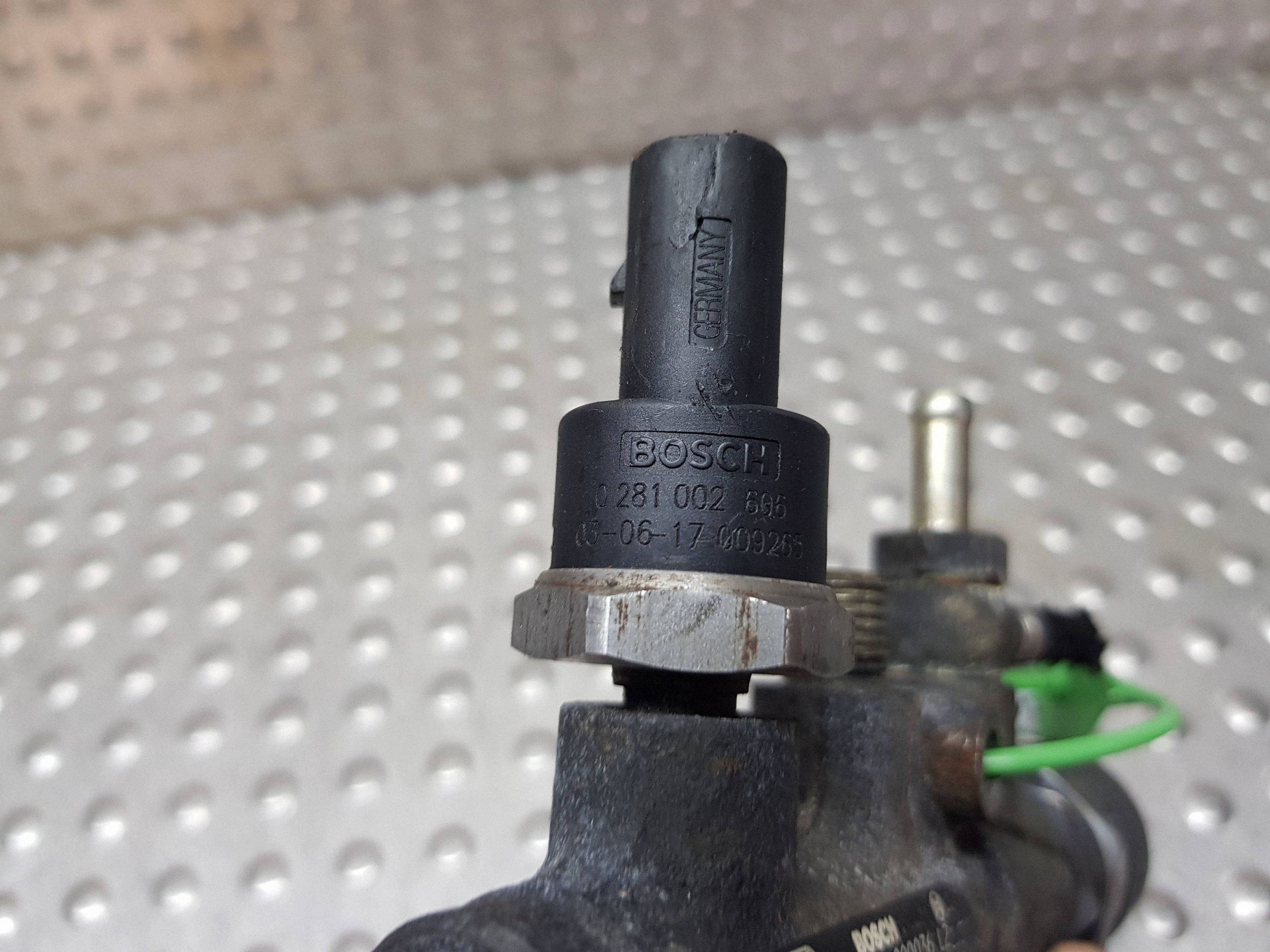 Rampe injection Capteurs 057130763H AUDI A8 D3 4.0 TDI