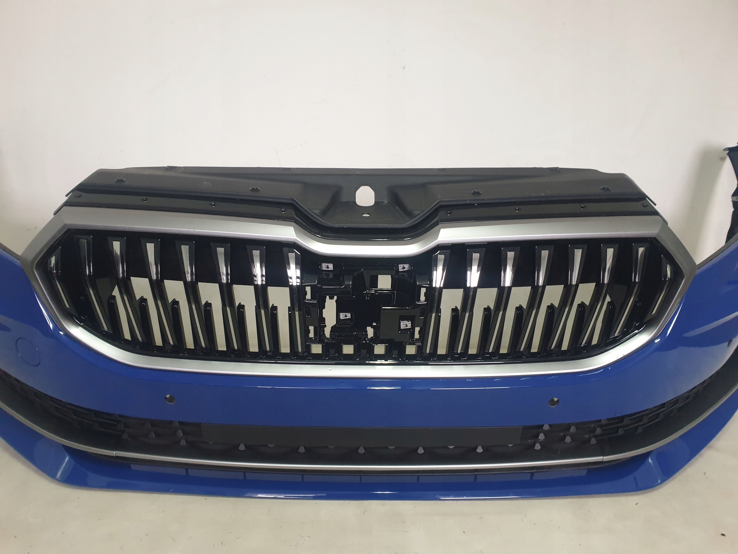 SKODA SUPERB IV 3P0 23-> bumper front front 4 x PDC cover 3P0807221