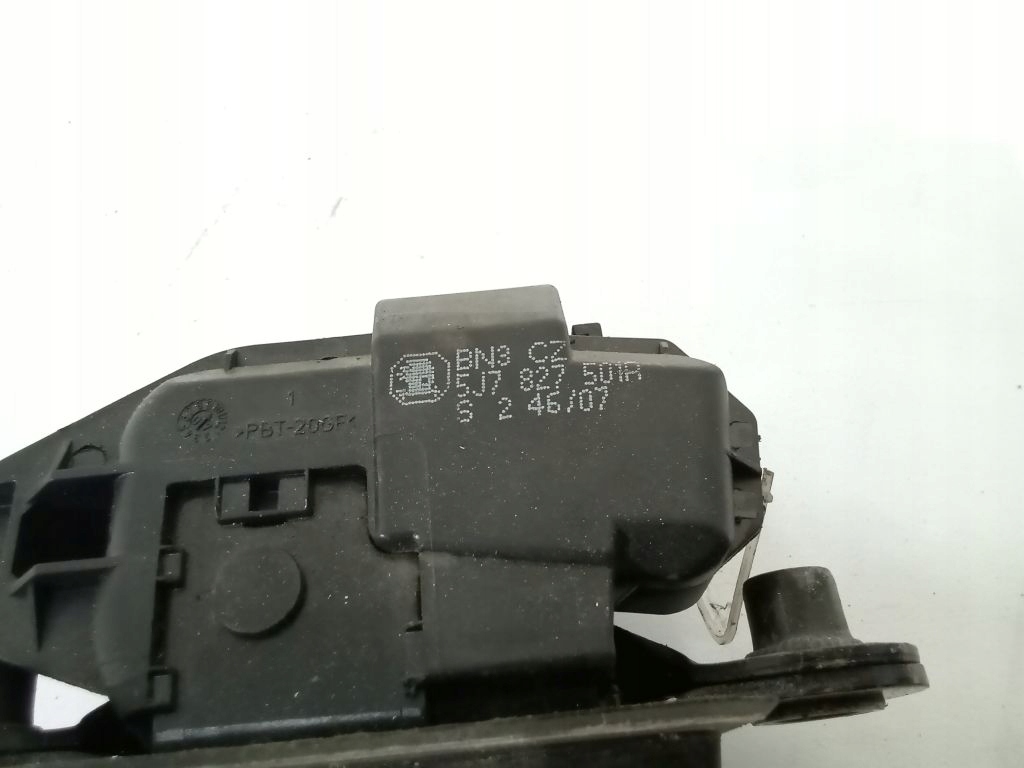 Skoda Fabia II kombi lock bonnet rear part