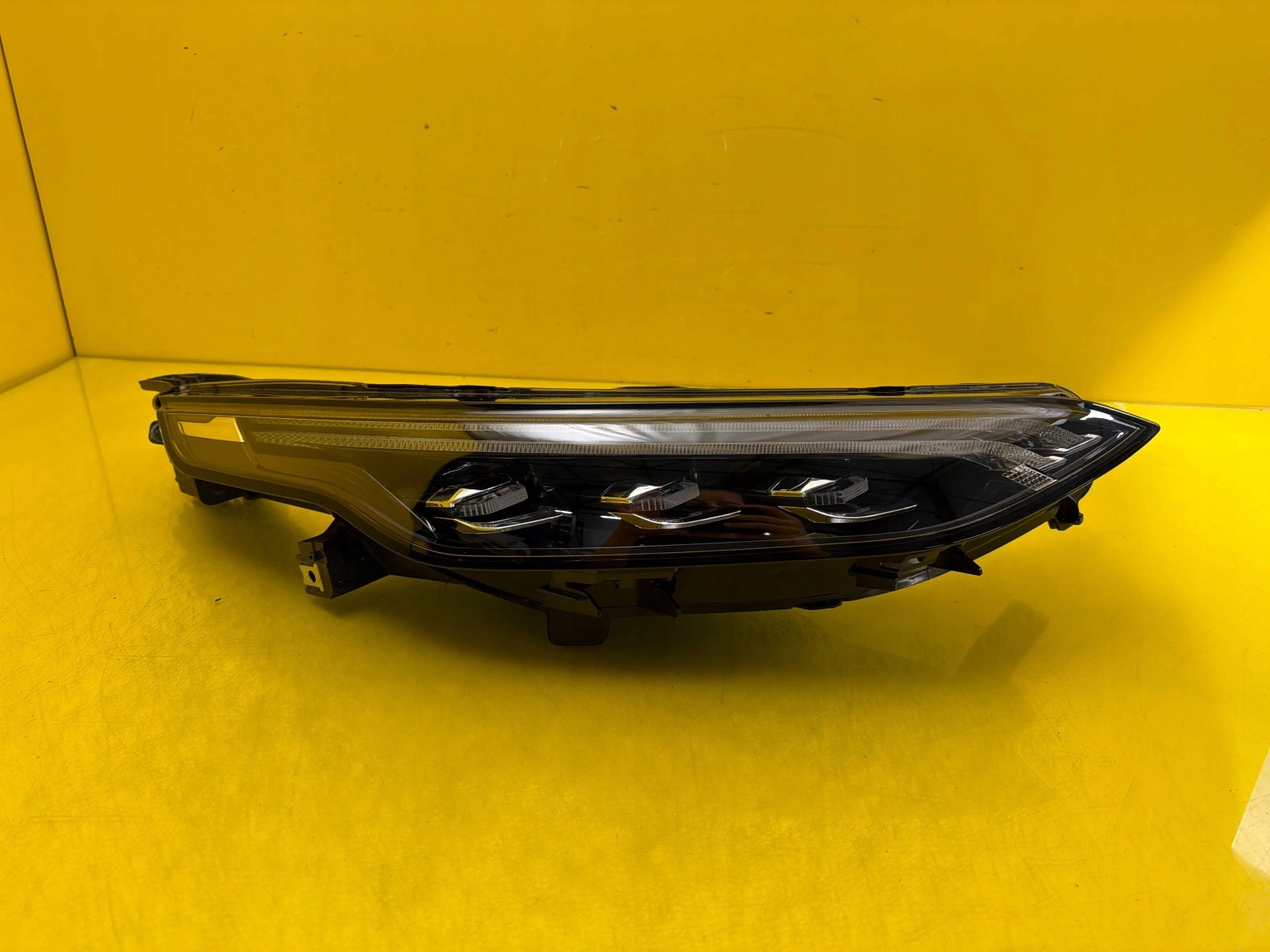 Licht rechts Maxus Euniq 6 Full Led DRL C00371014