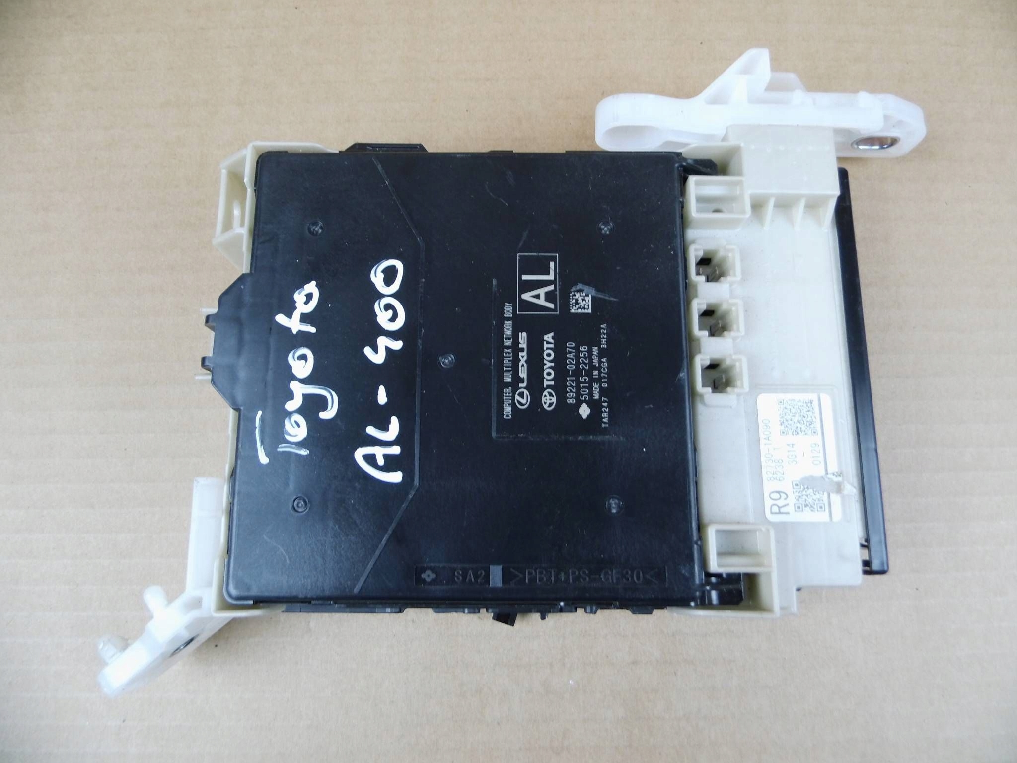 Toyota Corolla E21 module control unit komfortu 82730-1A090