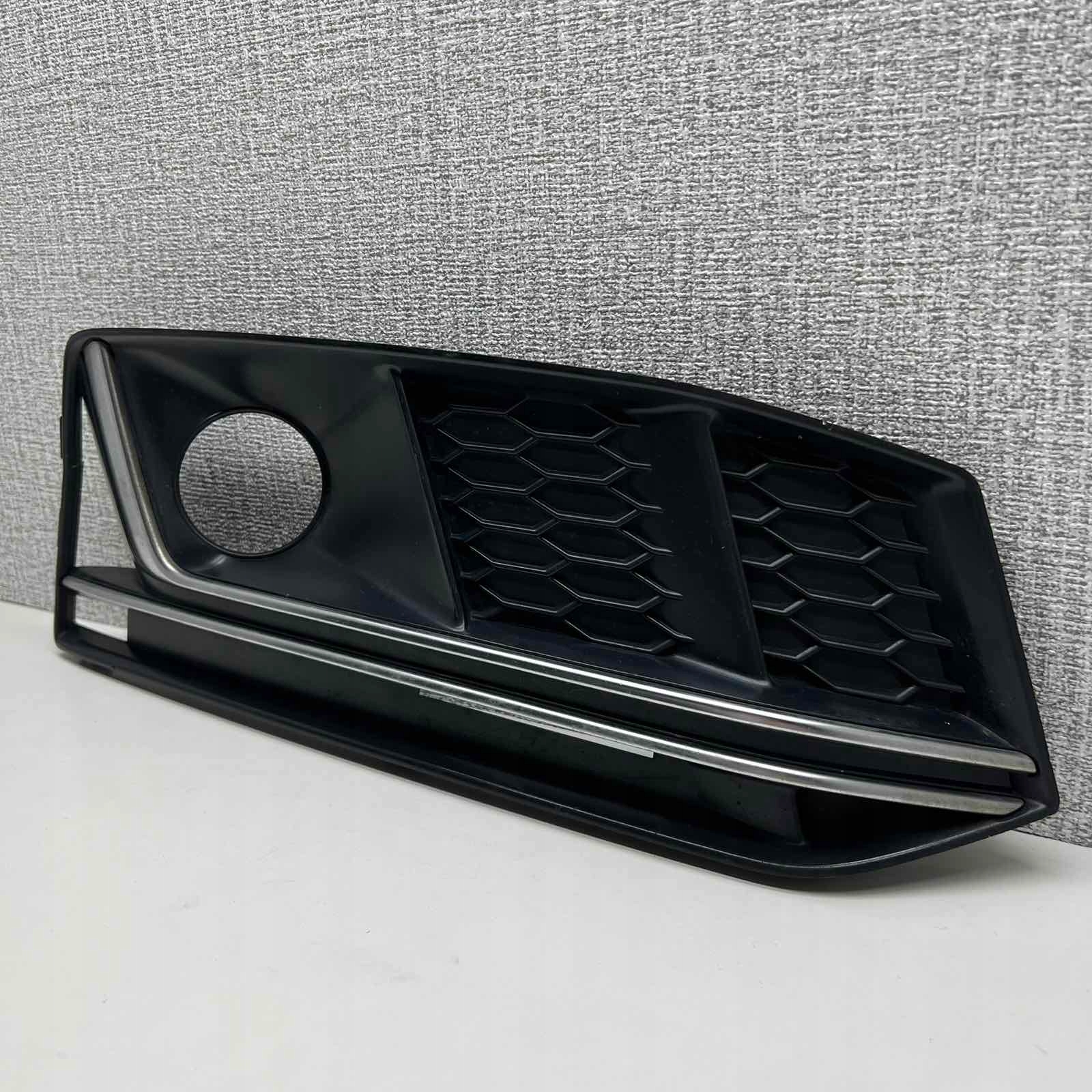 AUDI A4 B9 S-LINE grid right of a bumper front 8W0807682G