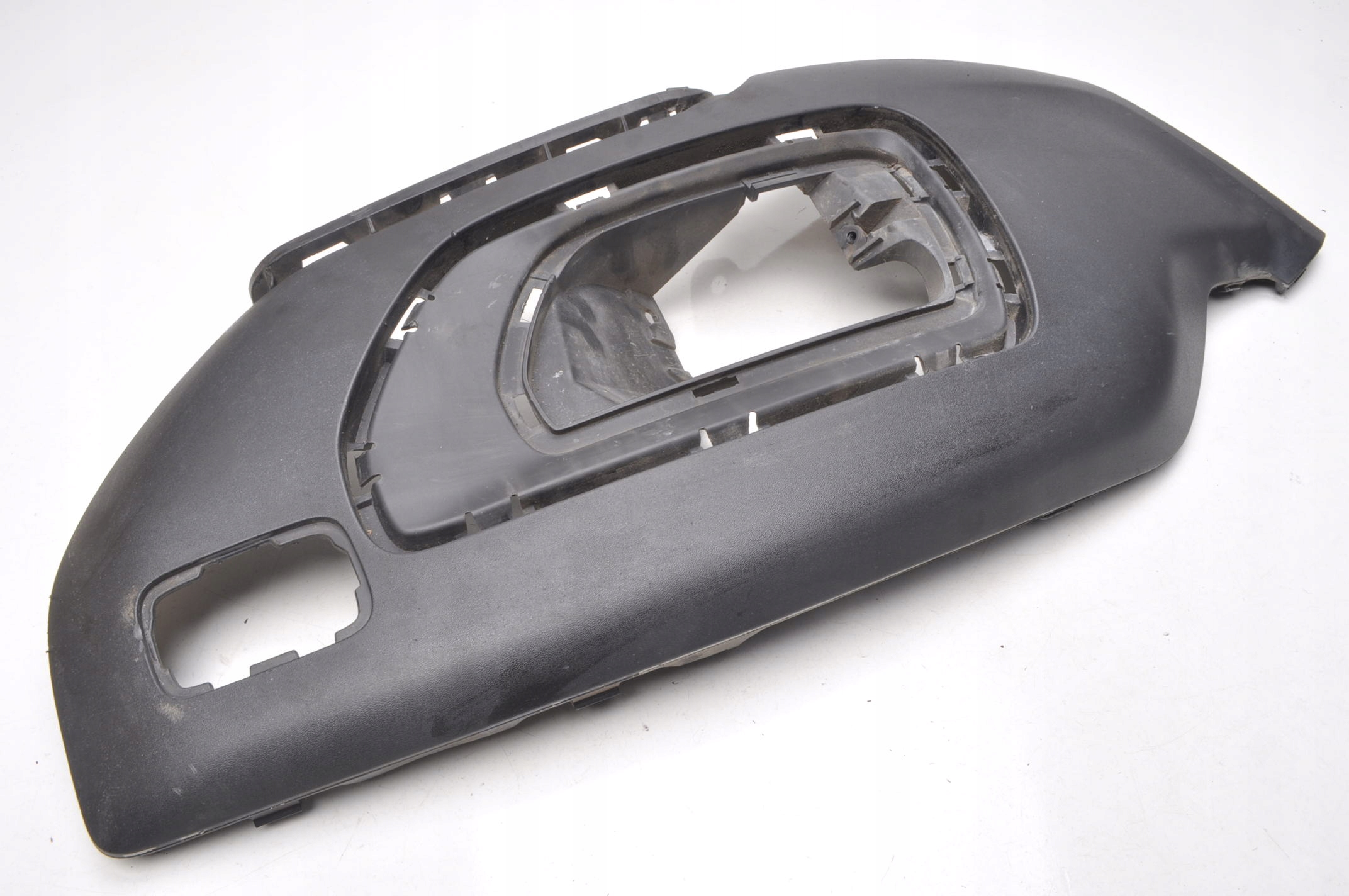 VOLVO XC70 II RAMKA KRATKA HALOGENU PRAWA ZDERZAKA 31265517