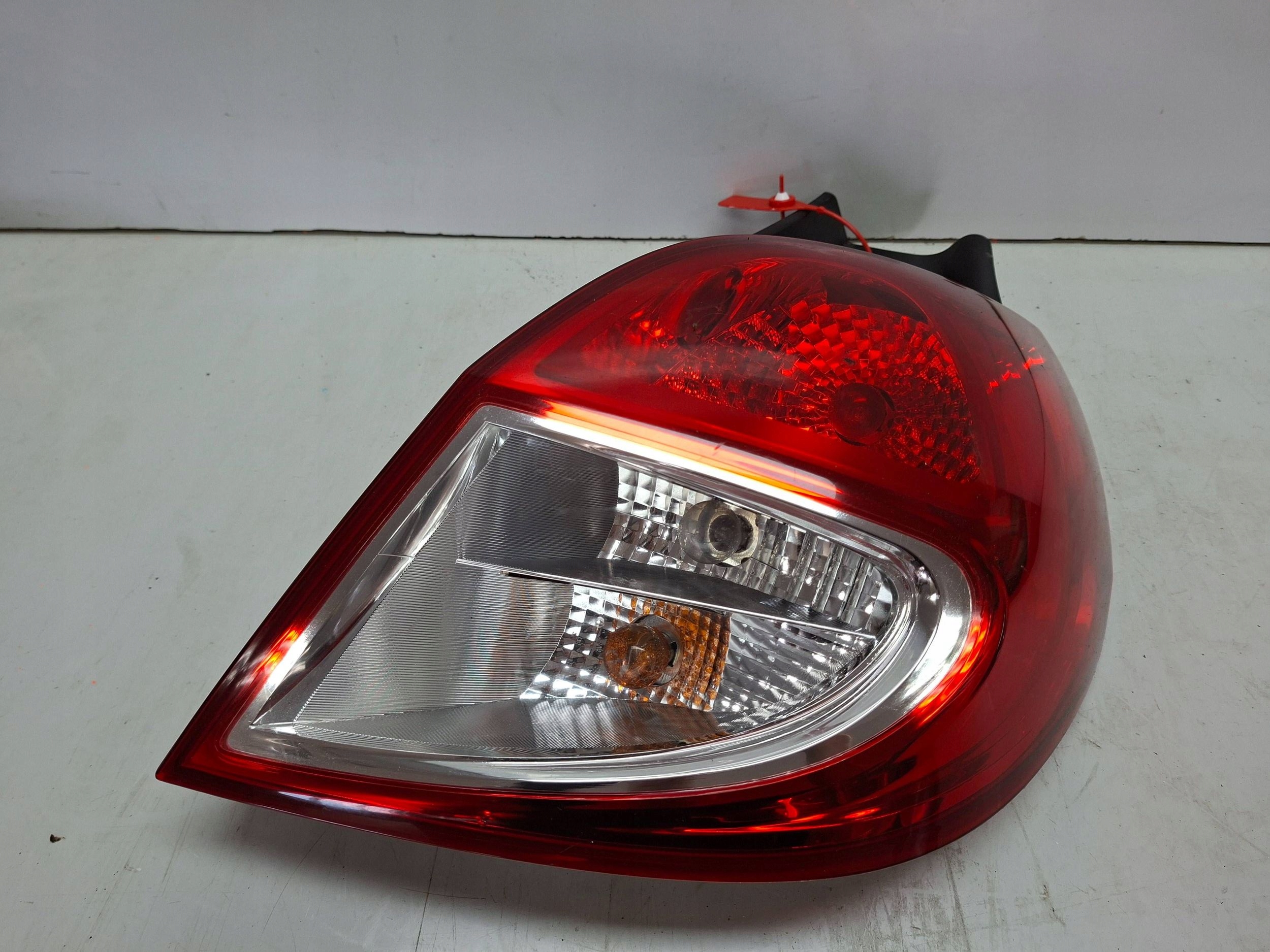 light rear right 8200886946 RENAULT CLIO III LIFT 2009