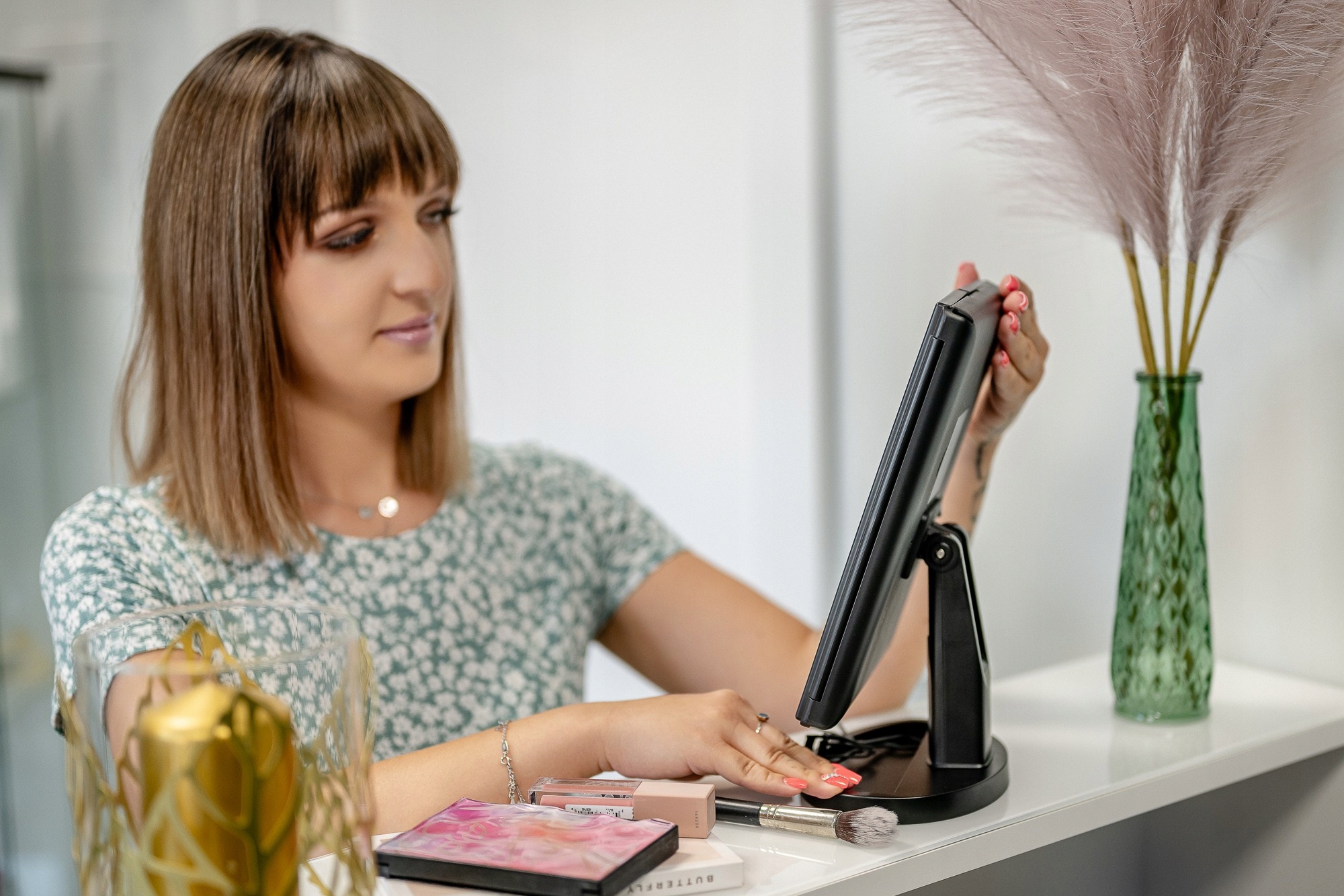 Lusterko do makijażu Humanas HS-ML04 z podświetleniem 21 LED 4xAAA x2 x3 Kolor dominujący czarny