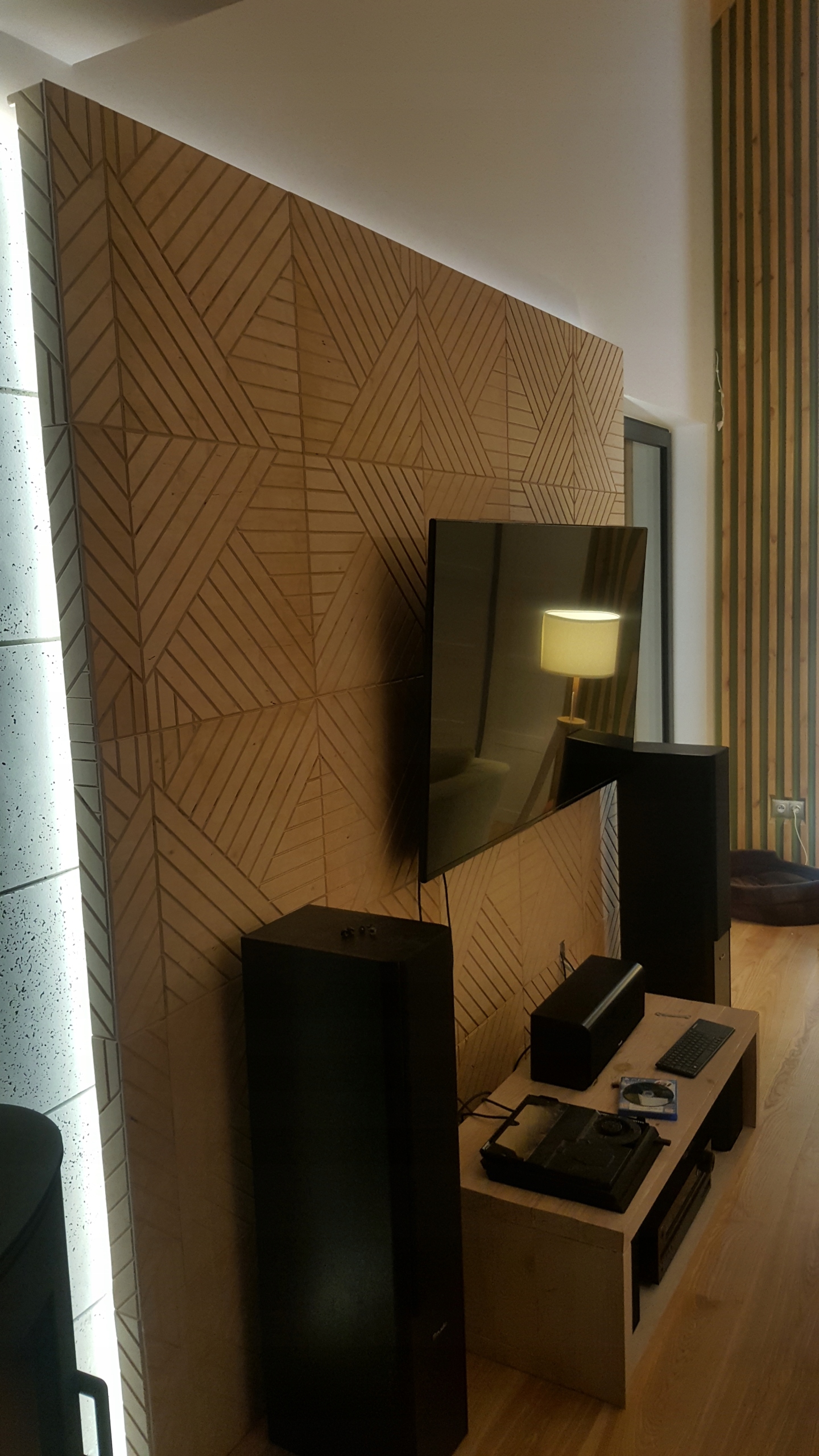 Rombis- panel ścienny drewniany 3D -Prawy Materiał drewno