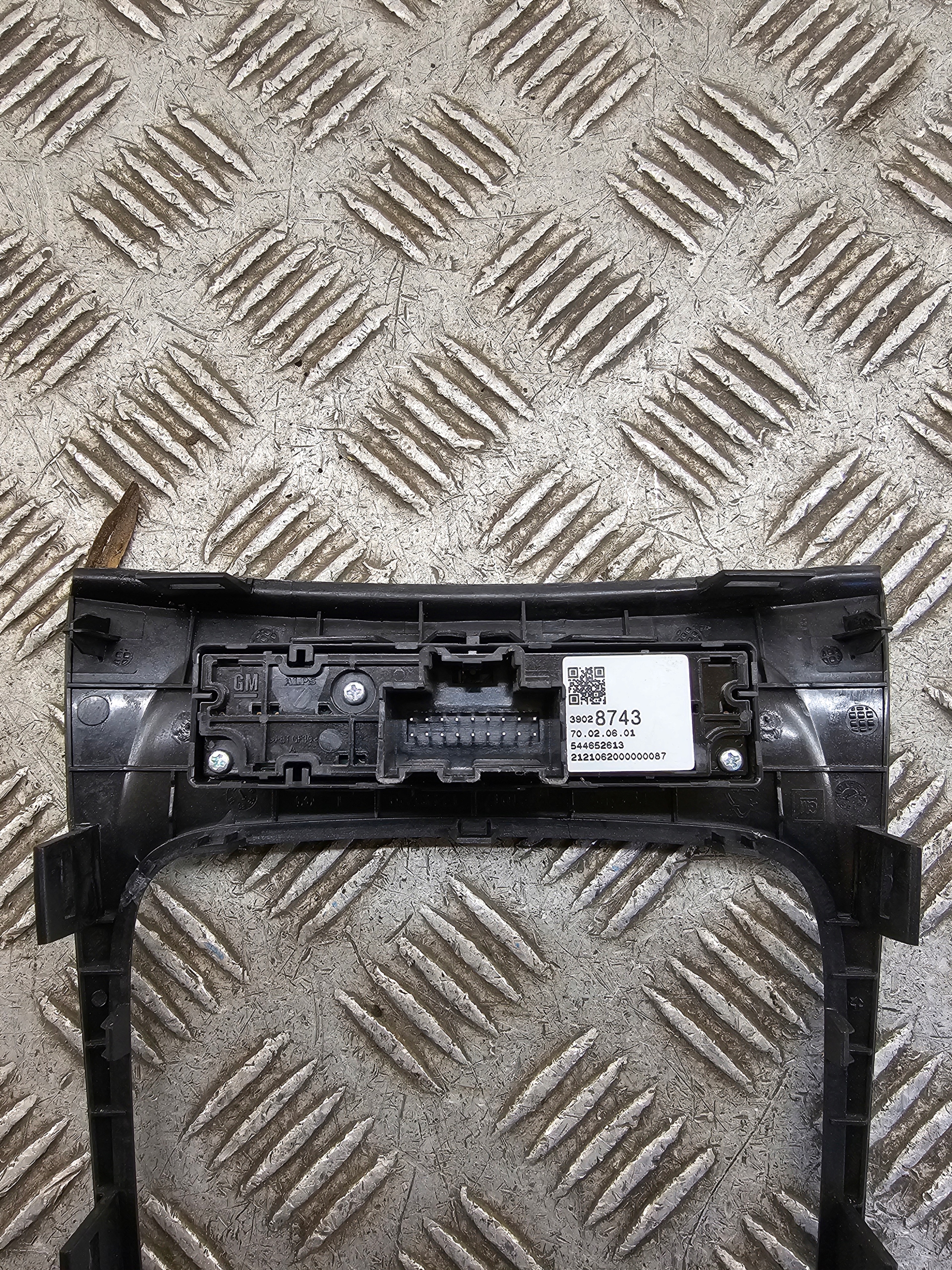 frame of the gear switch Opel Astra K