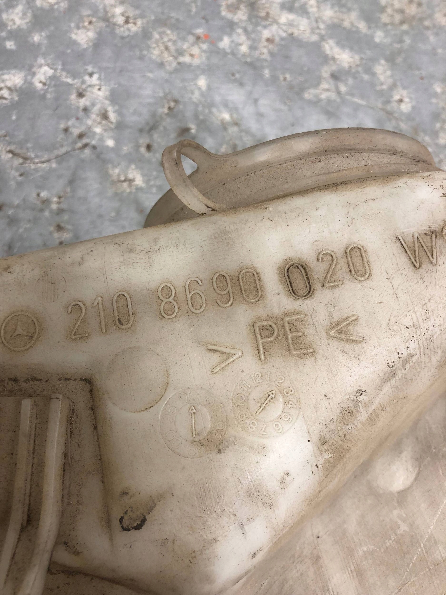 washer fluid tank MERCEDES W210 2108690020