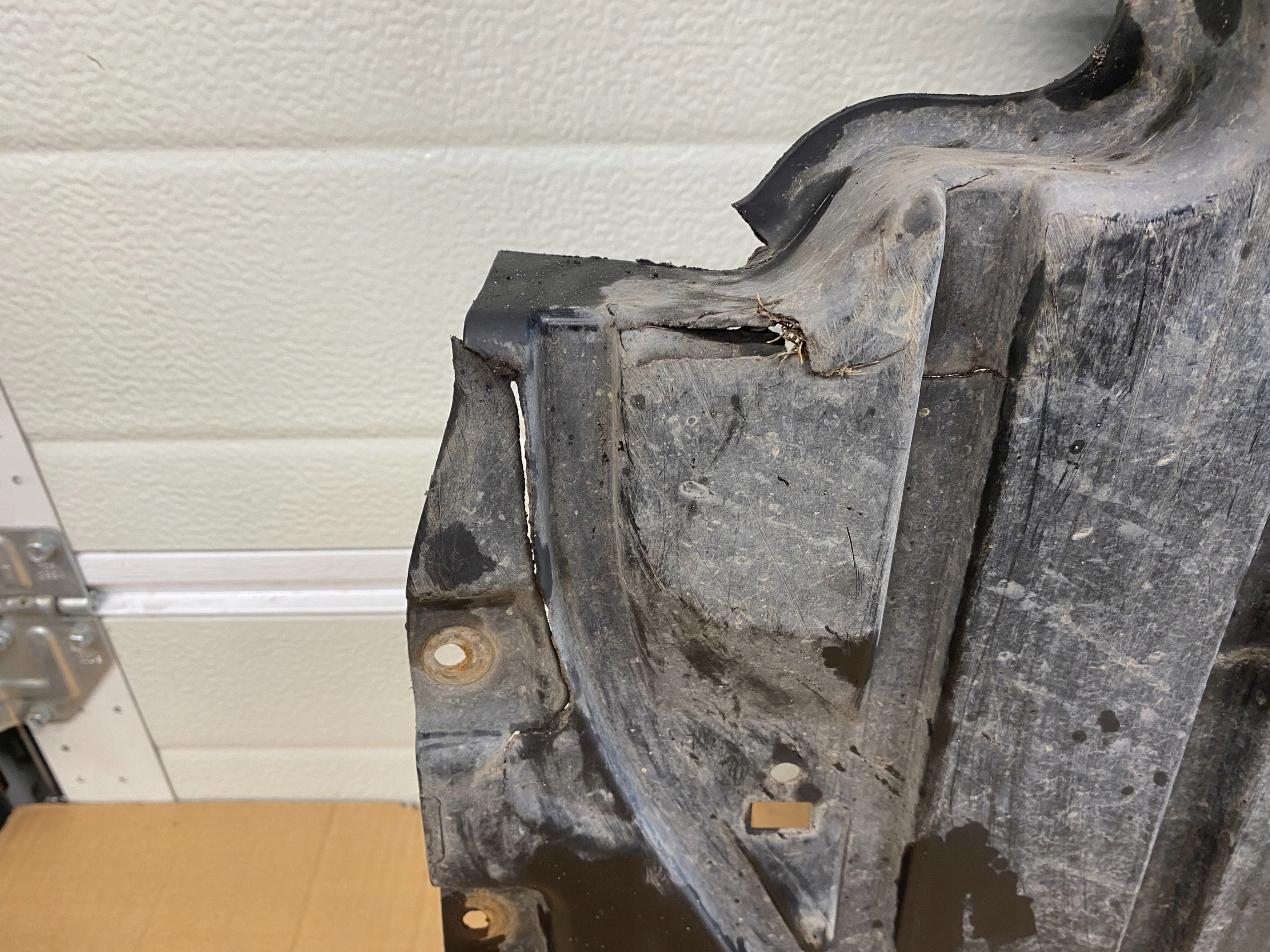 BMW E90 E91 E92 2.0D 3.0D M47 M47 M57 OSŁONA SILNIKA DOLNA Numer katalogowy oryginału 5175 7 059 387