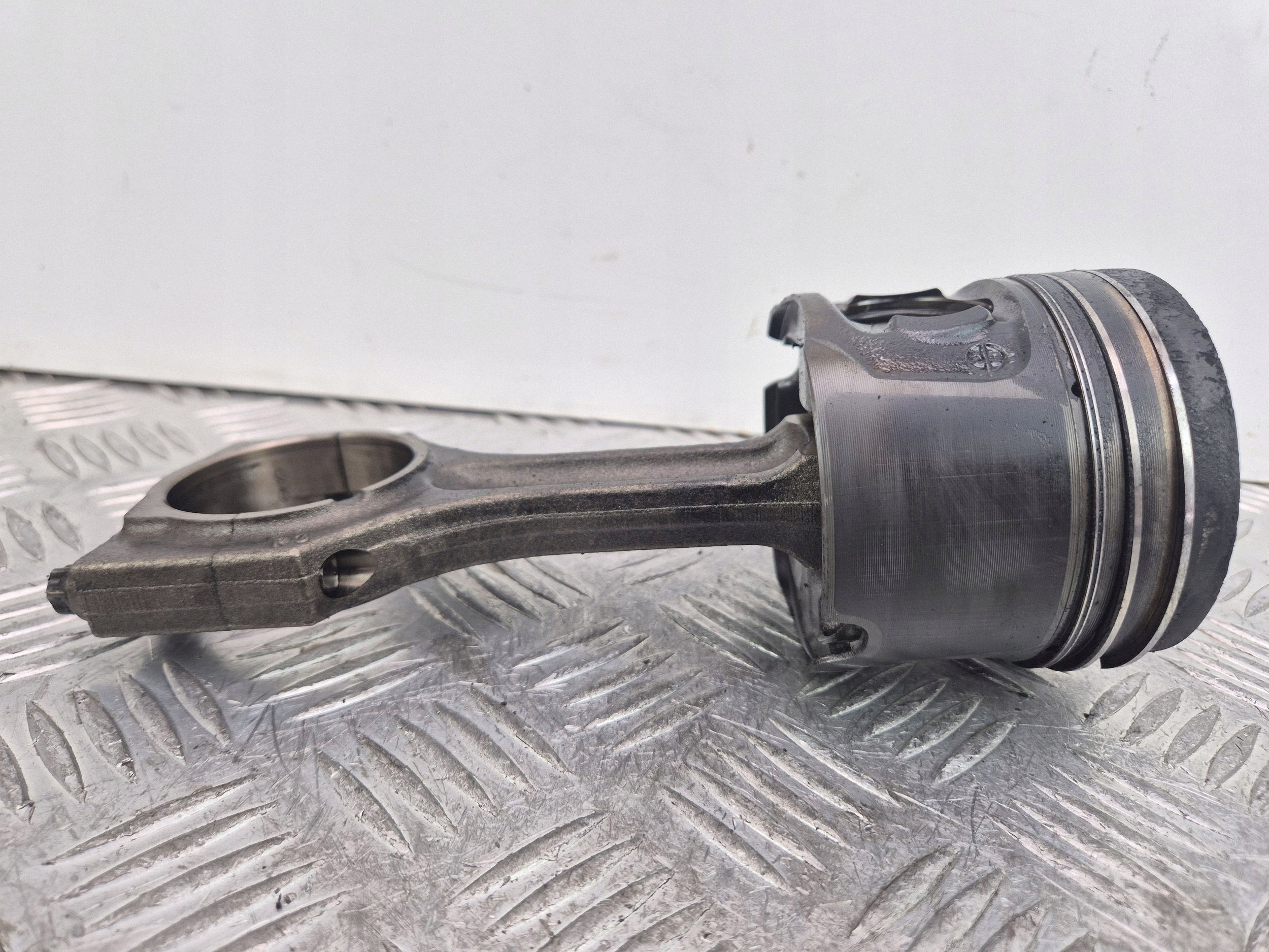 piston avec bielle BMW N47D20A 3 E90 E91 320d 0840BB