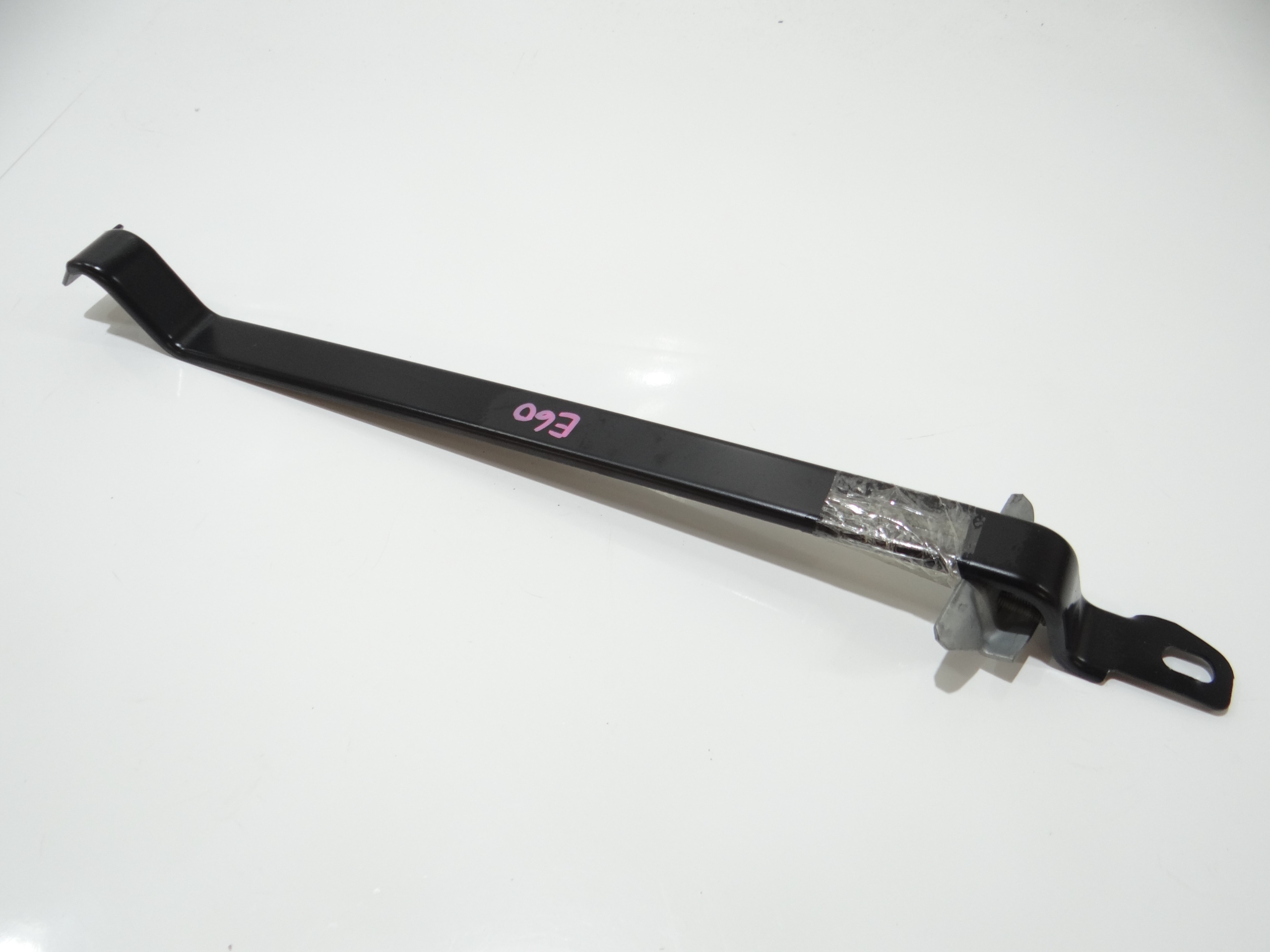 BMW 5 E60 Halter AKUMULATORA