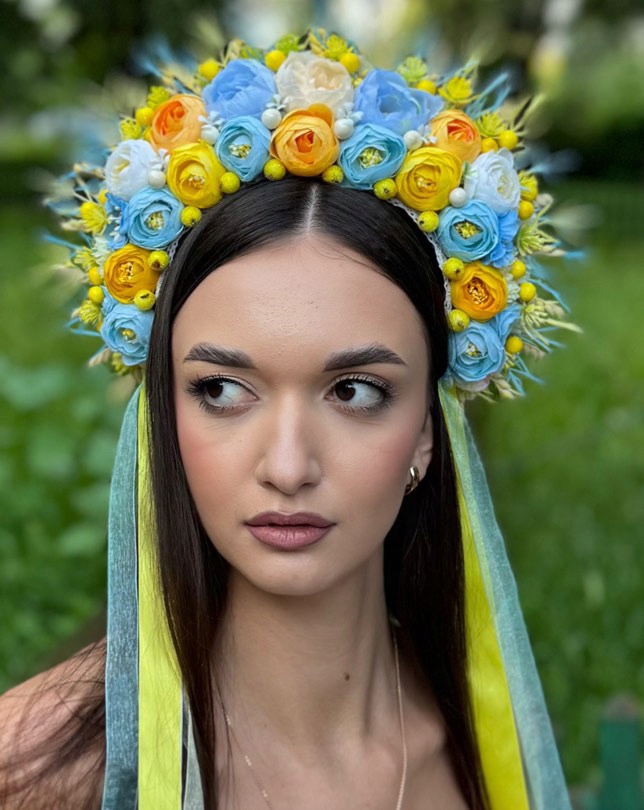 Ukrajinský lidový věnec se stužkami, Slovanský věnec typu Koruna