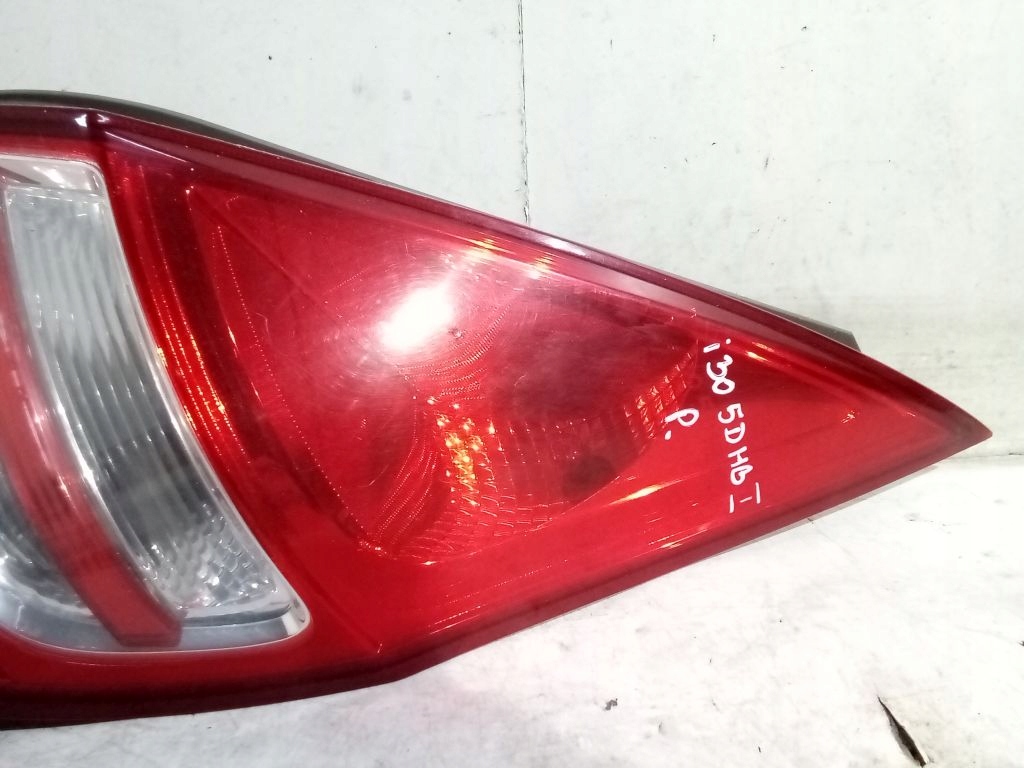 Hyundai i30 and 1 HB 5D light right rear part rear