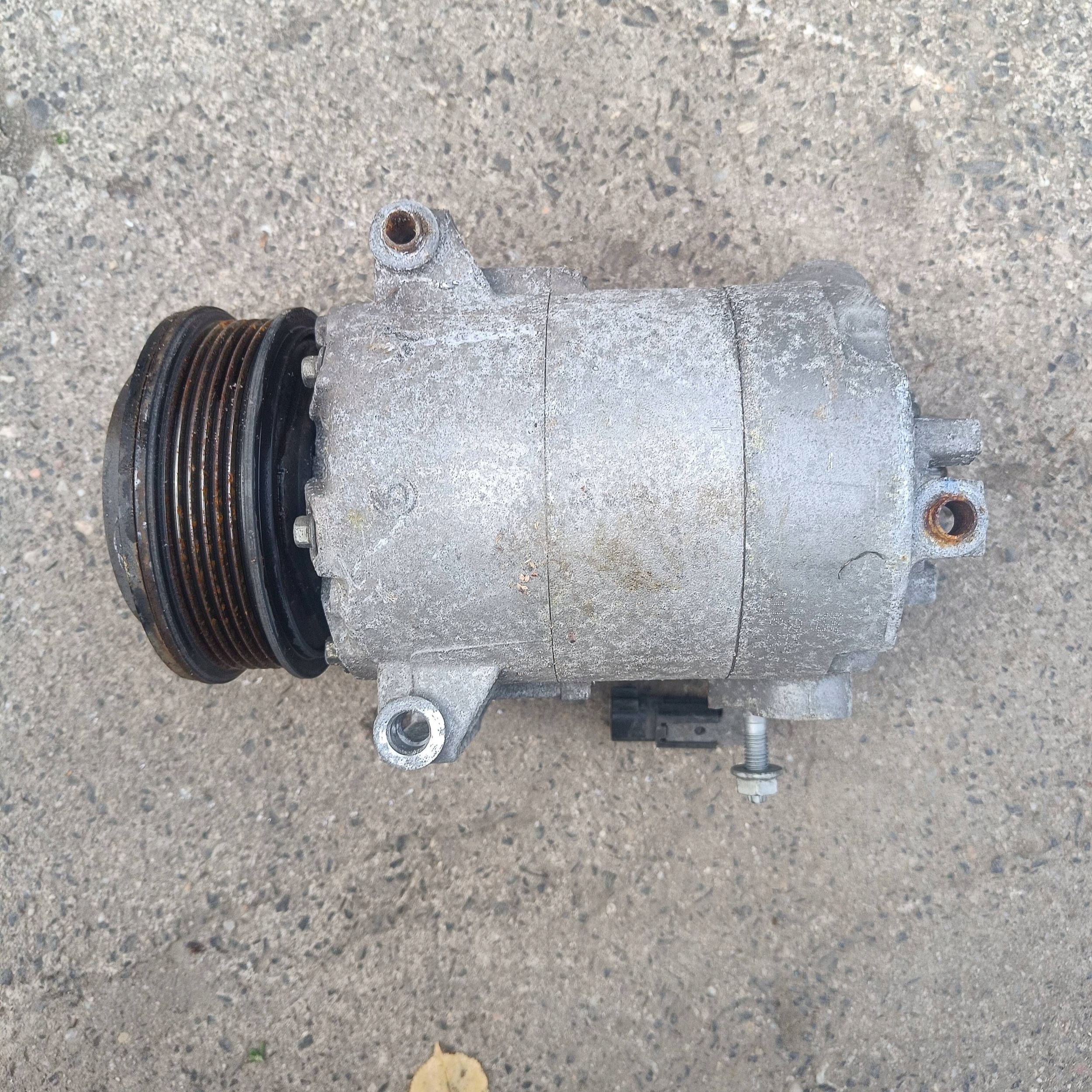 Ford Fiesta MK7 1.0 2016 compressor; / compressor of the air conditioning A/C
