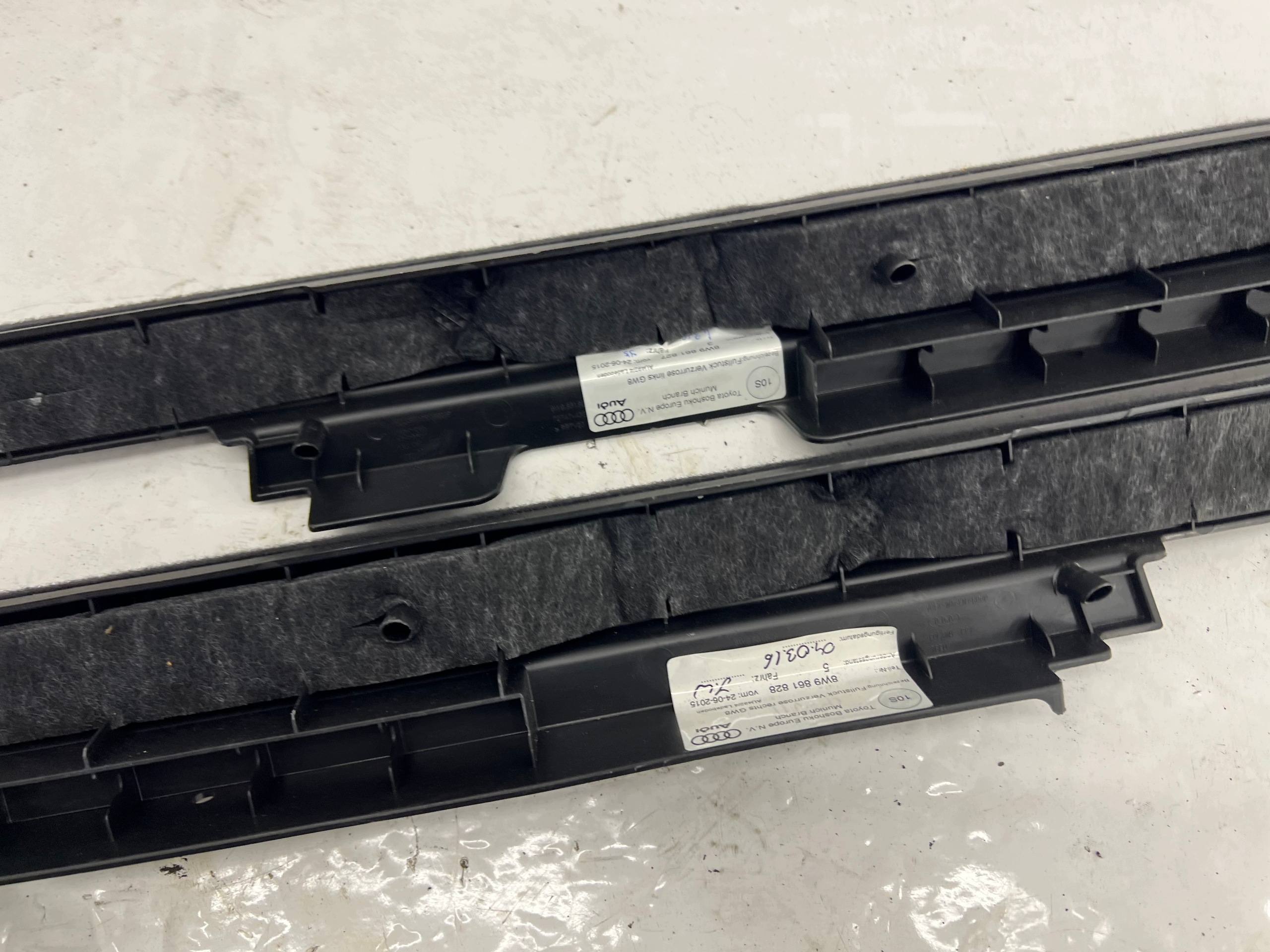 Audi A4 B9 moulding boot 8W9861827 8W9861828 Kombi Avant