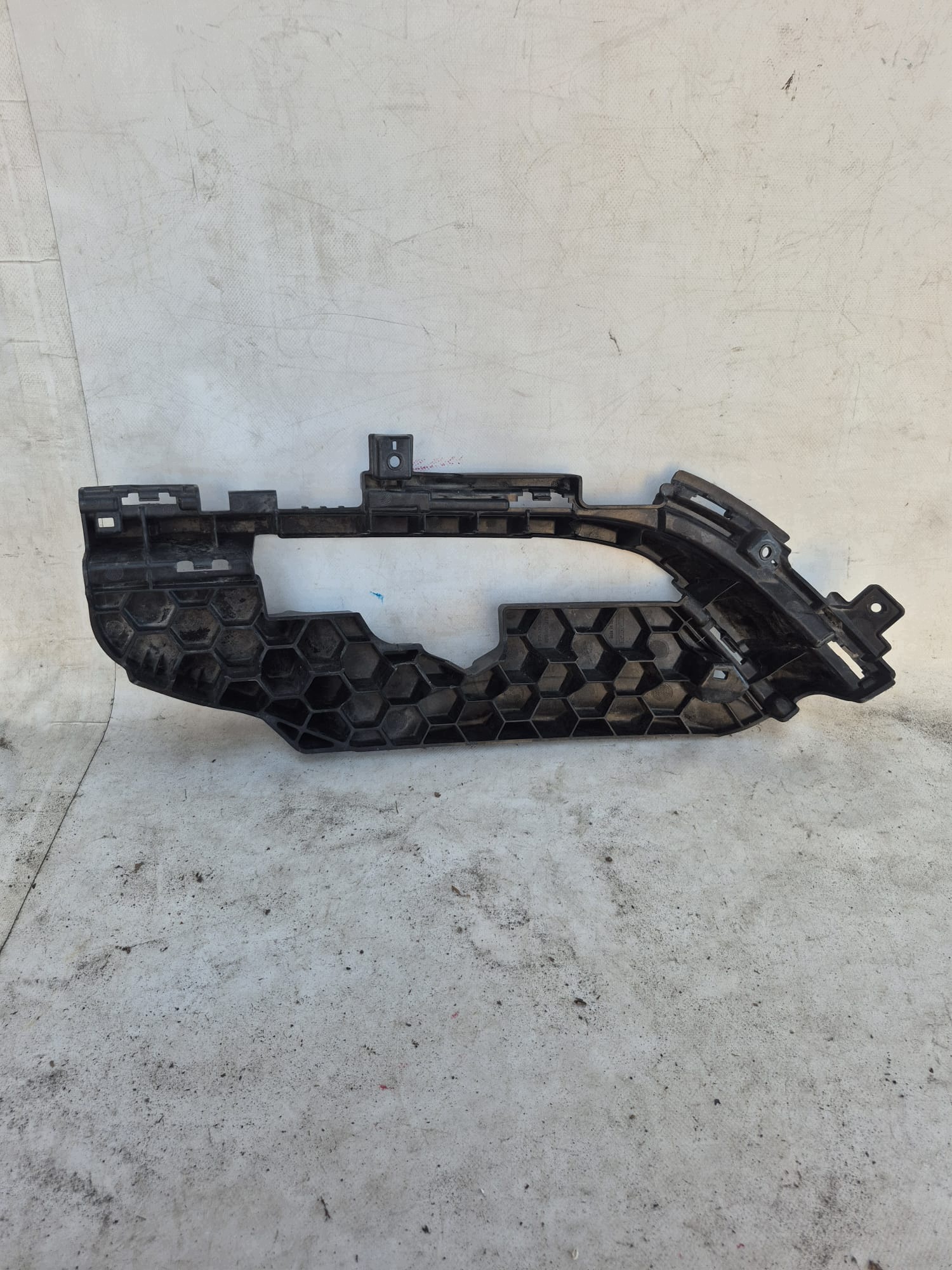 PORSCHE MACAN LIFT 95B bracket holder fog lights left 95B807275A