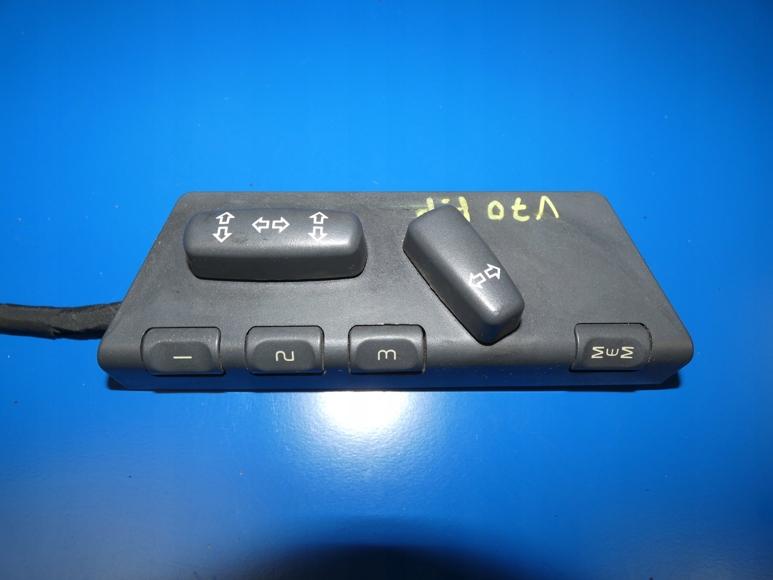 VOLVO S60 V70 XC70 00-07 PANEL seat right front