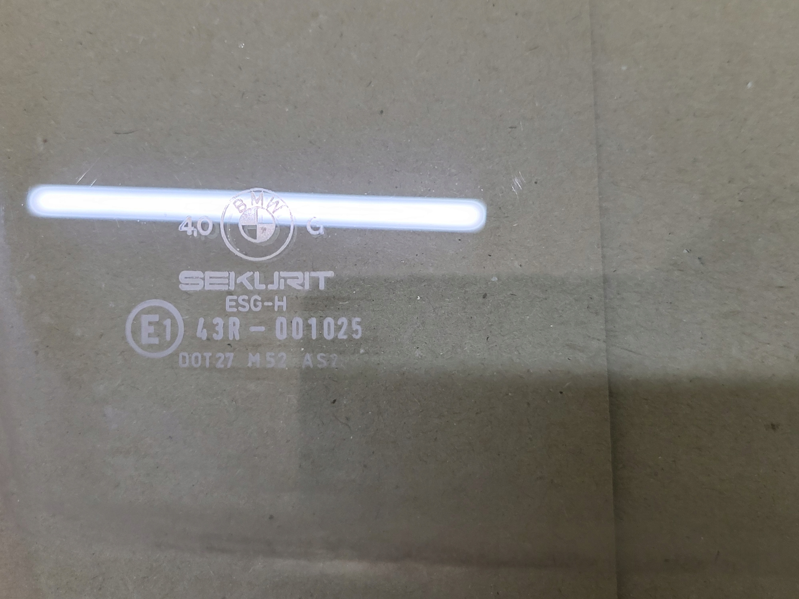 window Z door PRAWYCH PRZEDNICH BMW 3 E30 4D originál