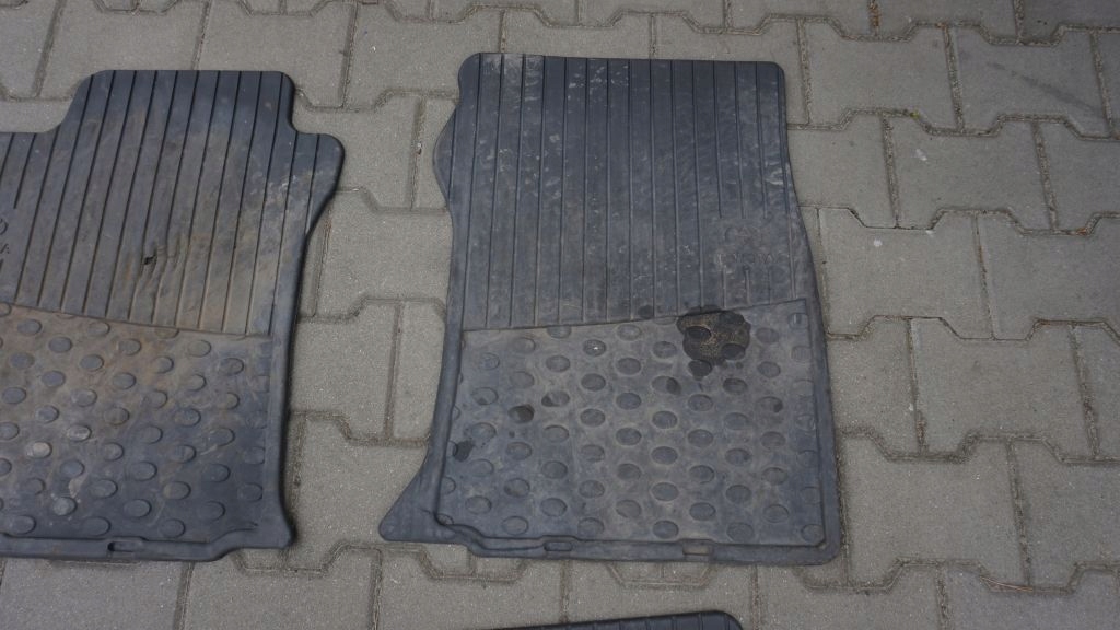 TOYOTA LAND CRUISER 120 - ORYGINALNE mats rubber