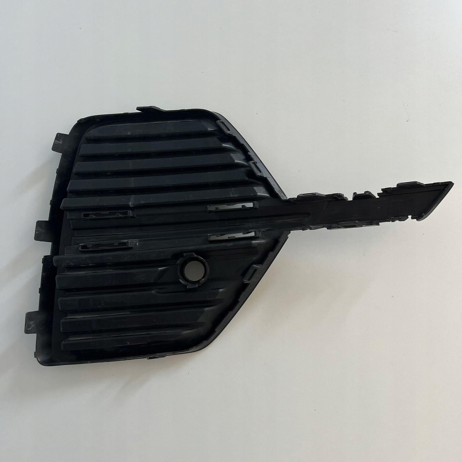 VOLVO XC60 II 2022- grid W bumper front left PDC 32234946