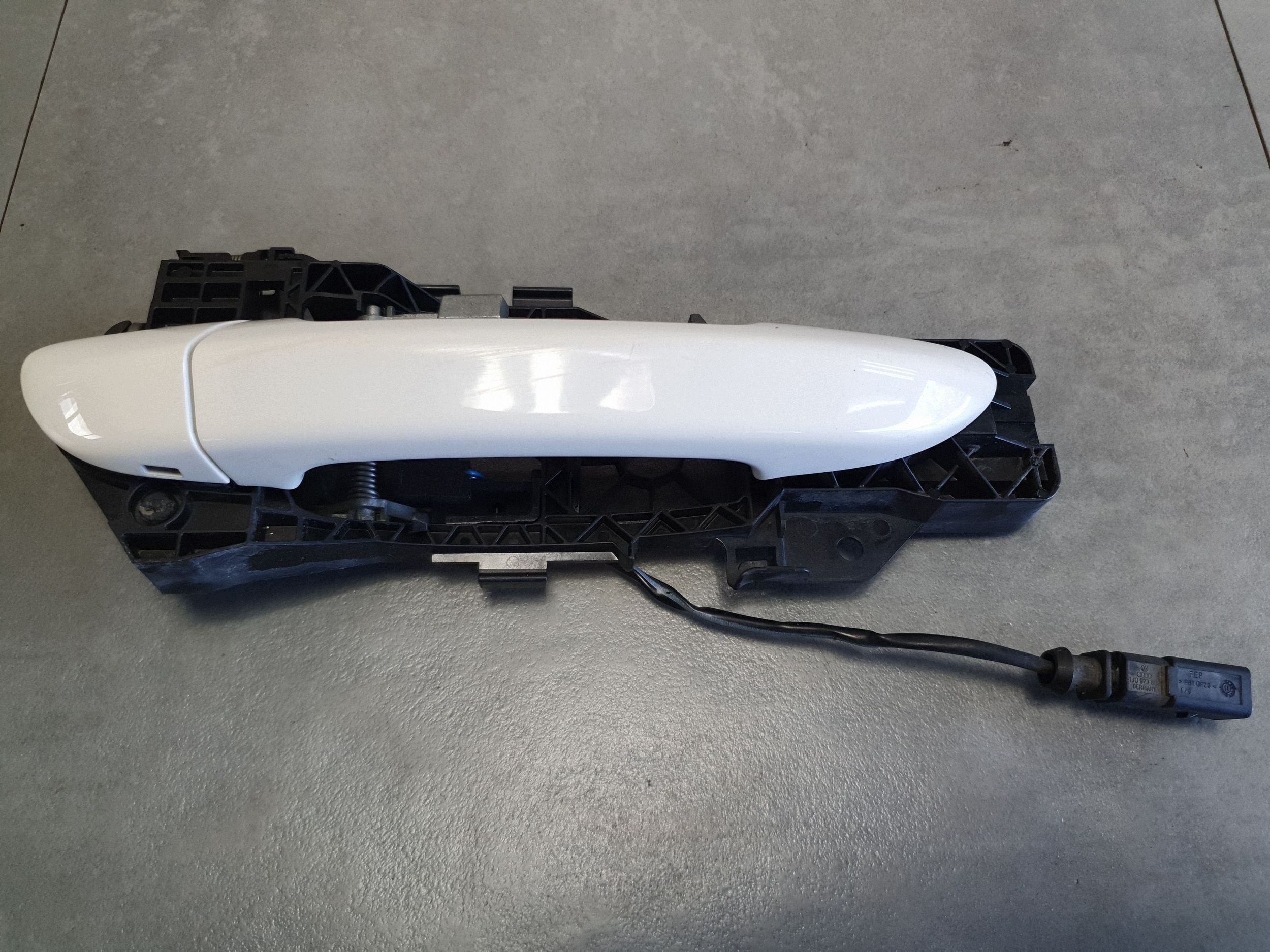 Volkswagen PASSAT CC handle exterior right rear part lb9a 3C8839886