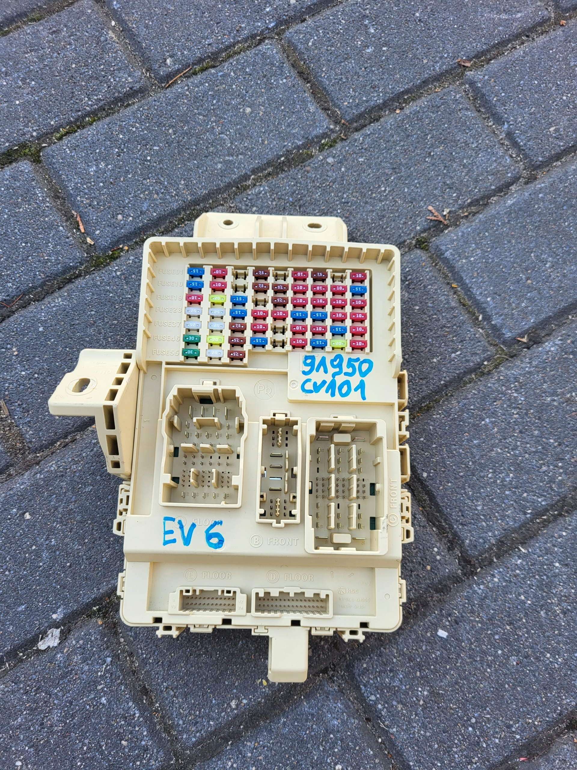 SKRZYNKA BEZPIECZNIKÓW IEV6 91950 CV101