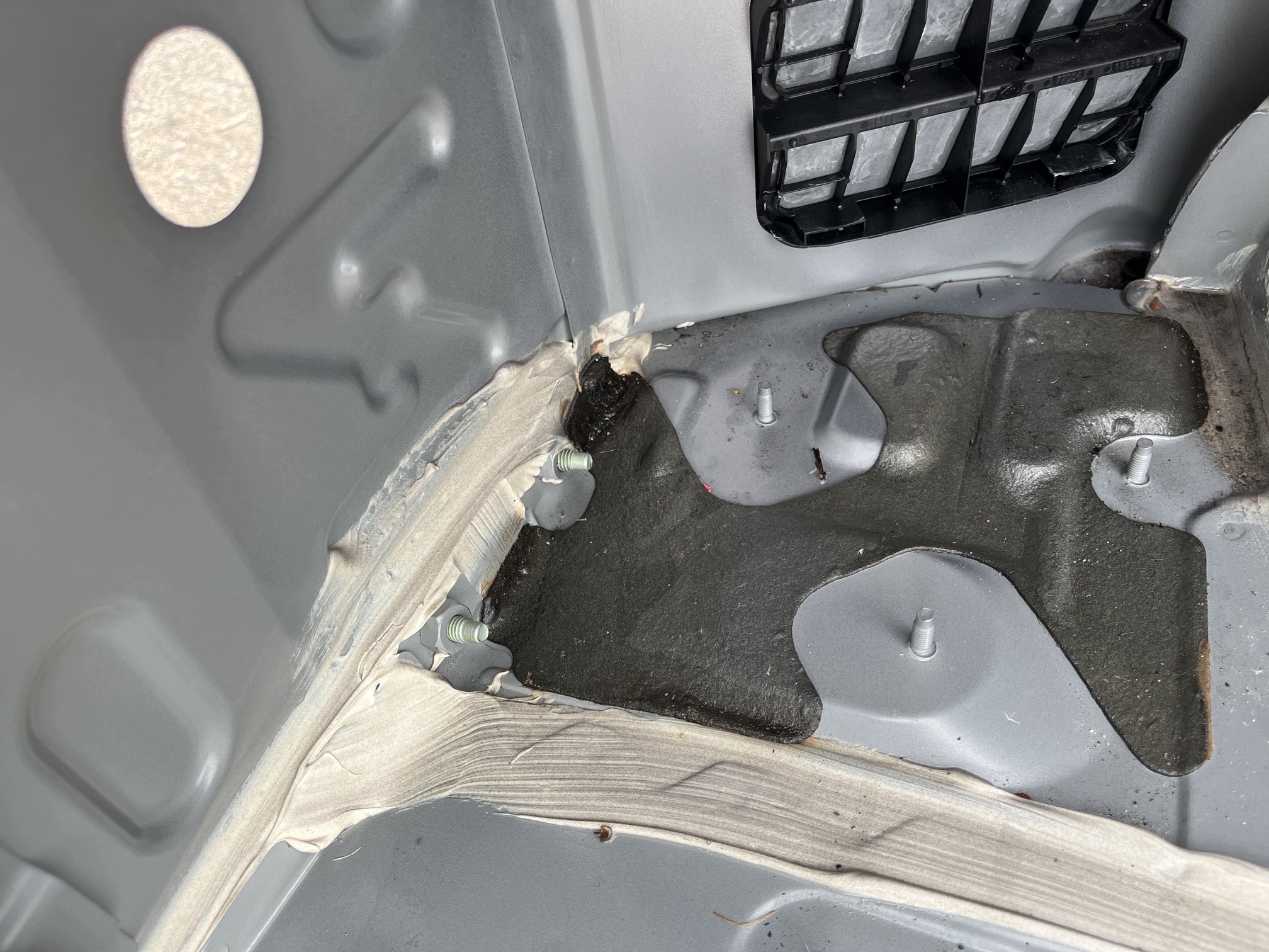 quarter rear left fender rear left side Nissan 370z Cabrio 2009
