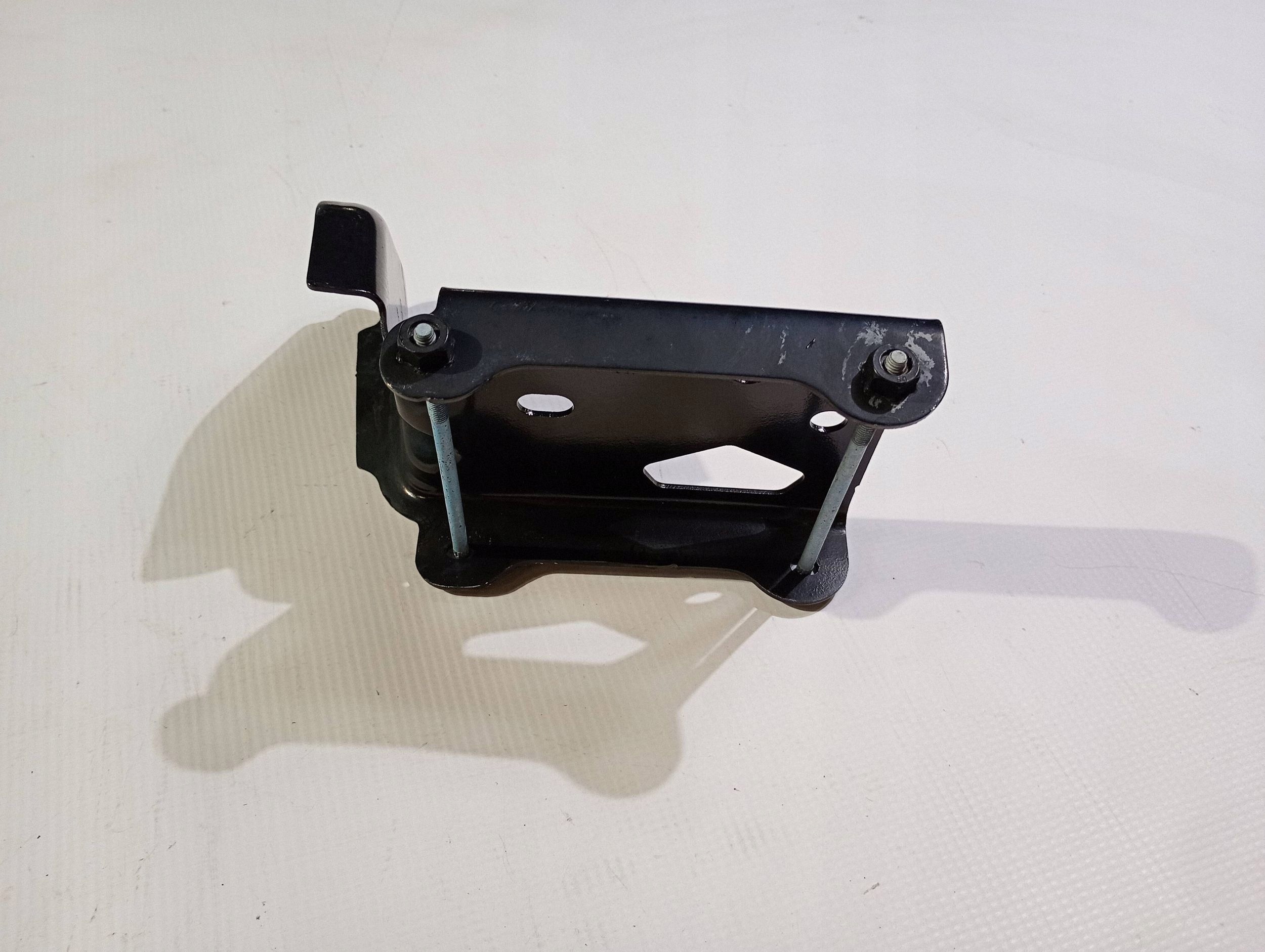 holder bracket kiel siders of a bumper right side Dodge Challenger 2015