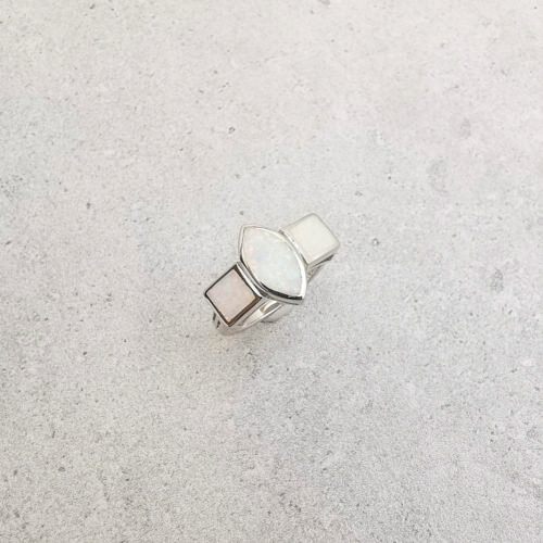 Prstýnek s opálem v originálním tvaru