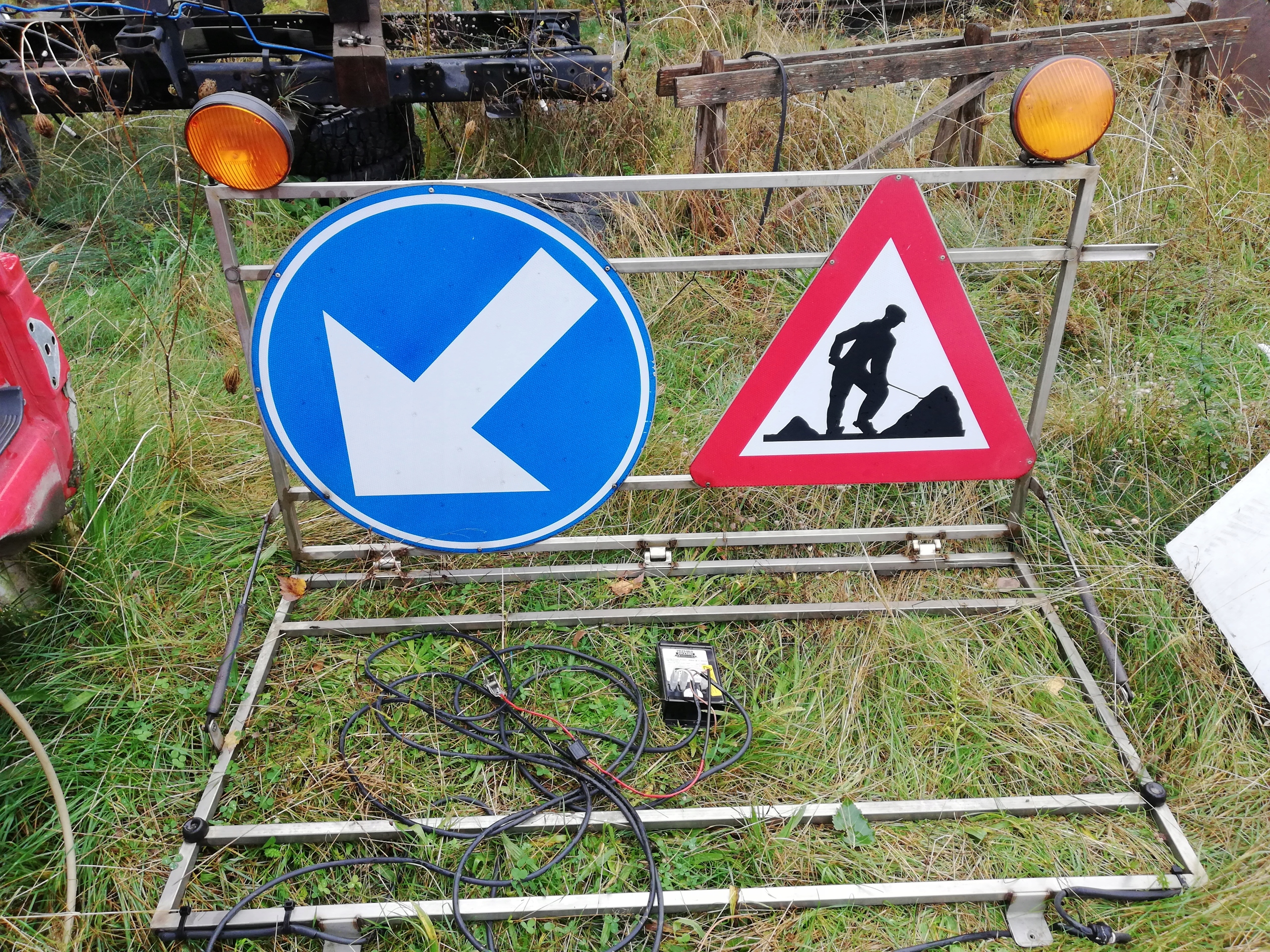 Петухи предупреждающие платформы дорожные работы