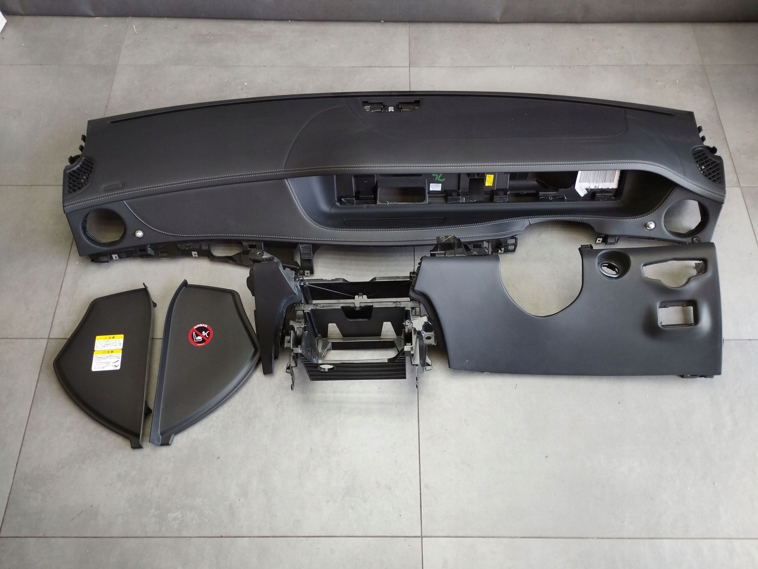 Mercedes-Benz S W222 2014 dashboard cockpit console A2226800387 RHD