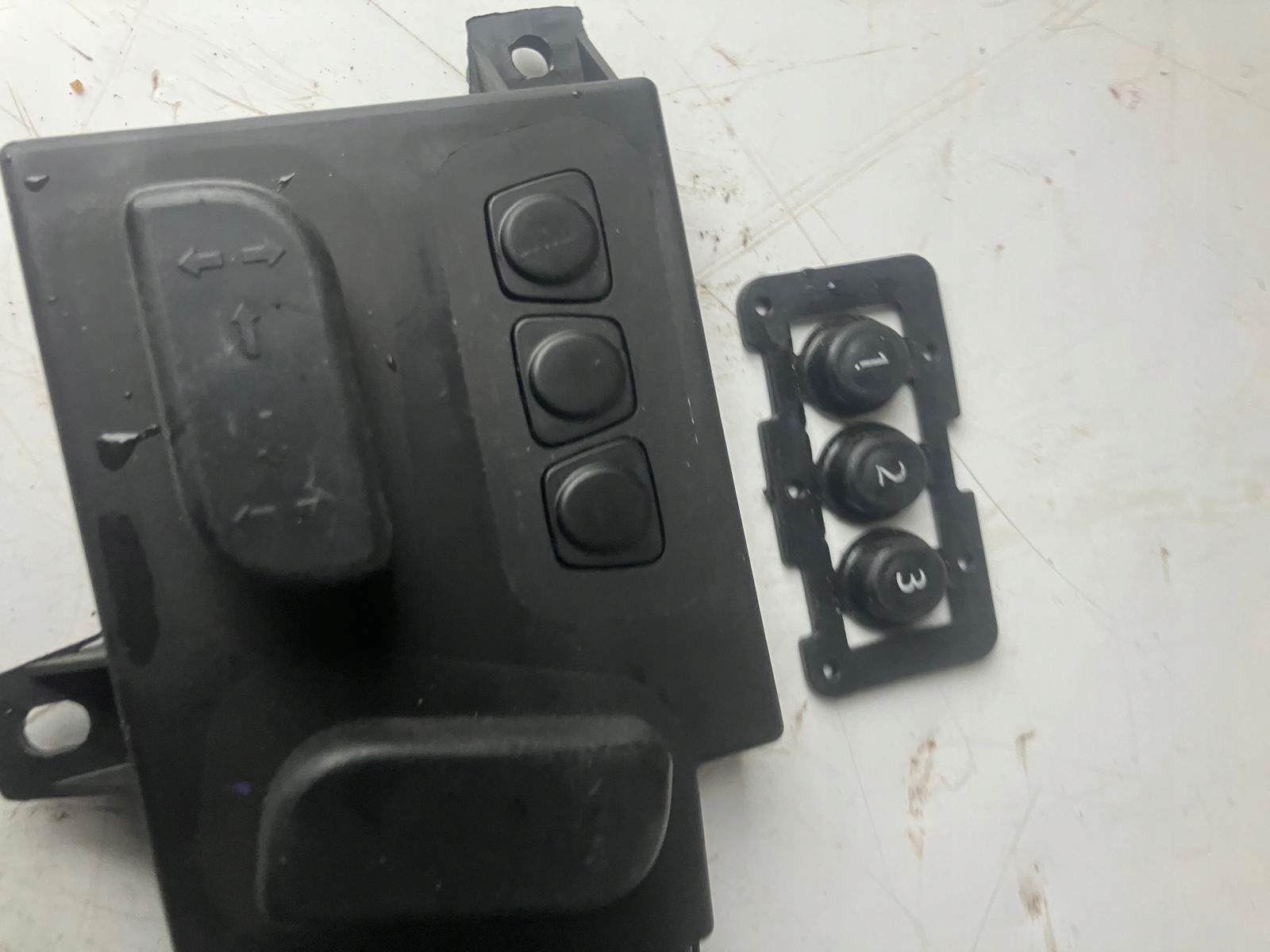 PANEL Schalter SITZ LATITUDE links vorne