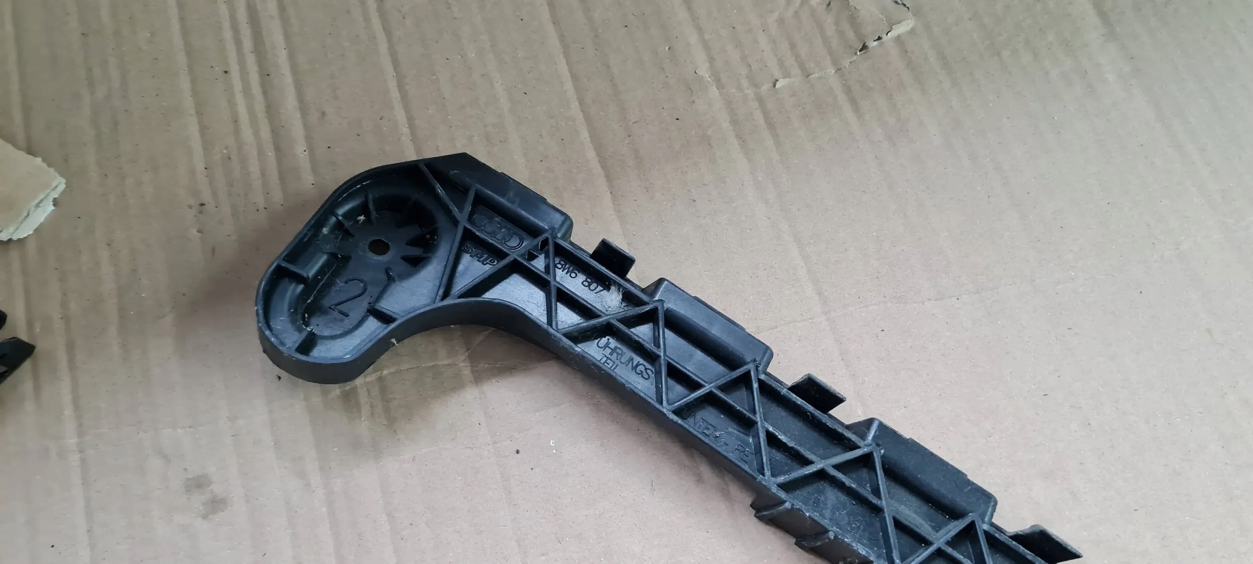 A5 8W SUPPORT SUPPORT PLAQUE PARE CHOC DROITE ARRIÈRE 8W6807454B