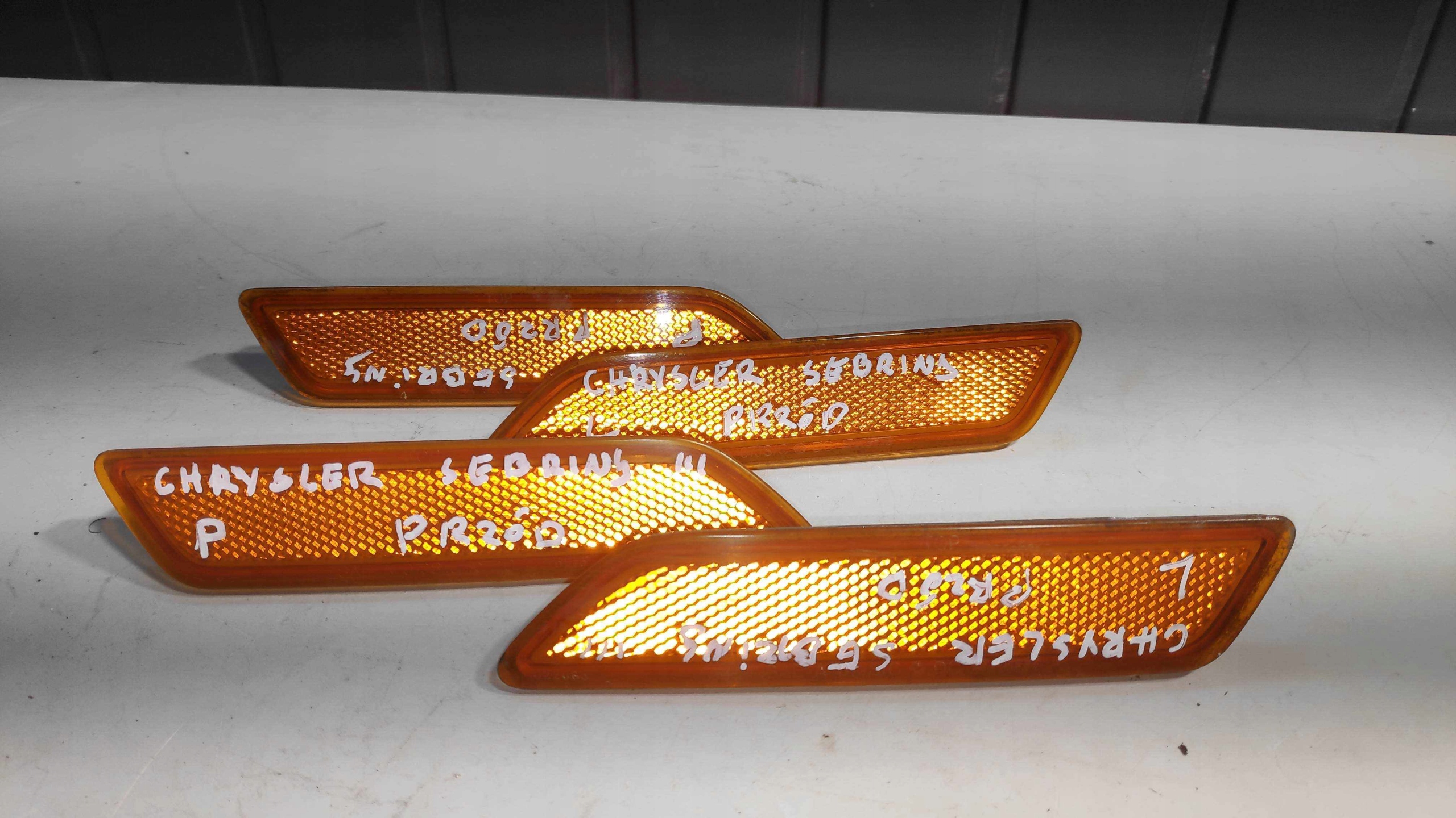 04389699aa 04389698aa - ГАБАРИТНАЯ ЛАМПА БАМПЕРА CHRYSLER SEBRING III 3