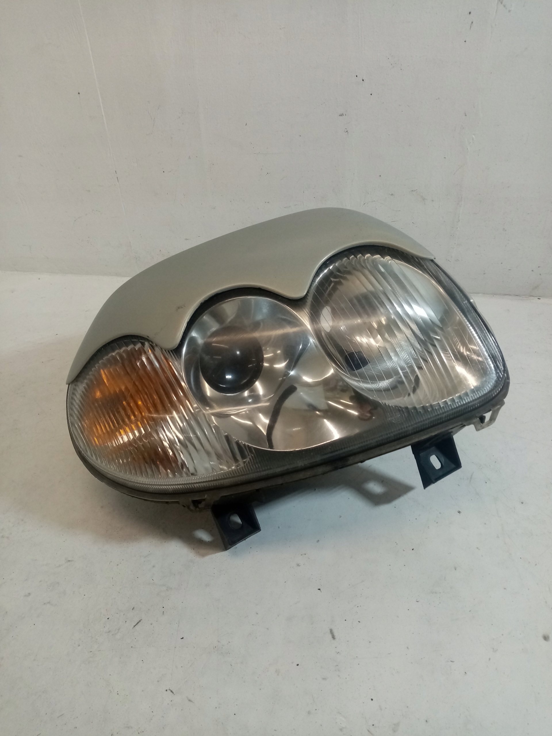 light right front RENAULT THALIA 15702600
