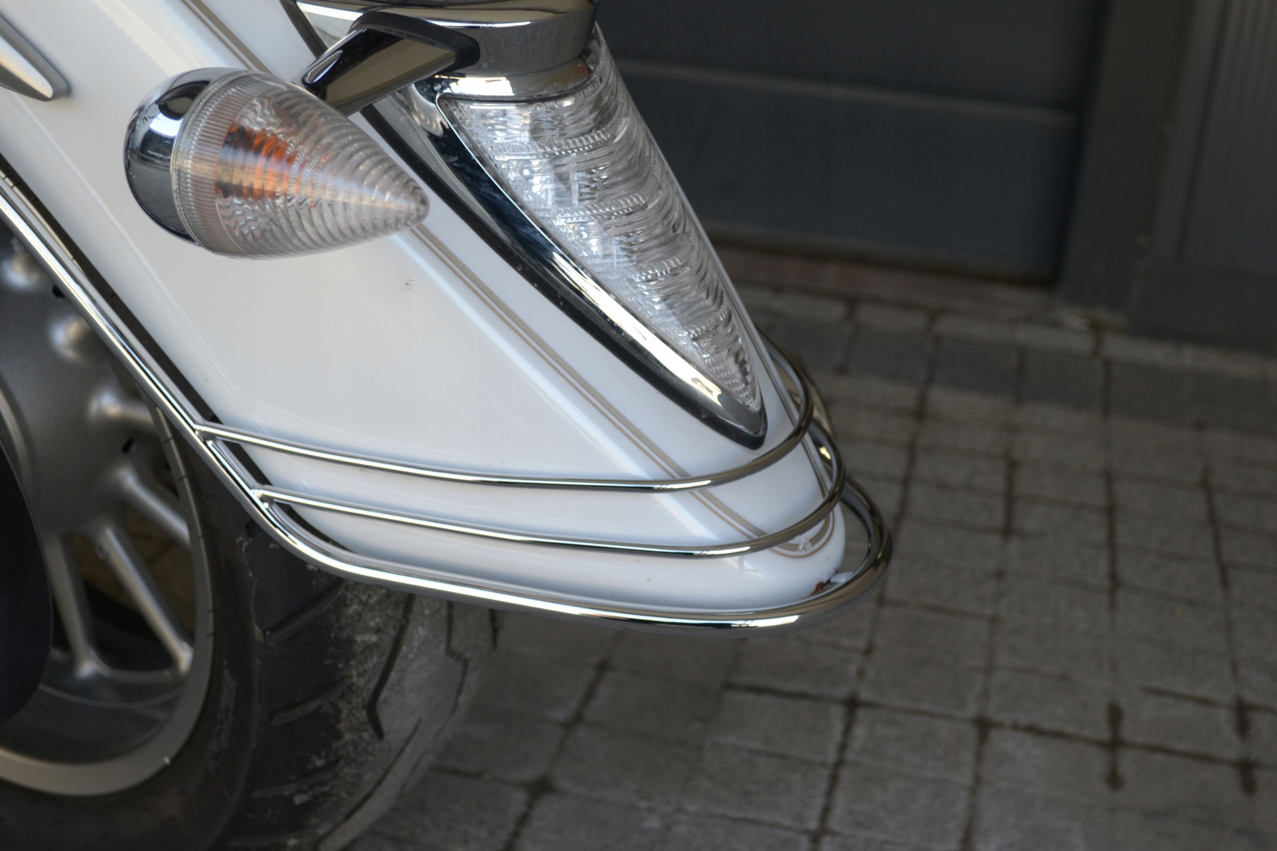 RELING NA TYLNY BŁOTNIK MIDNIGHT STAR 1900 V STAR Dopasowanie do pojazdu produkt dedykowany