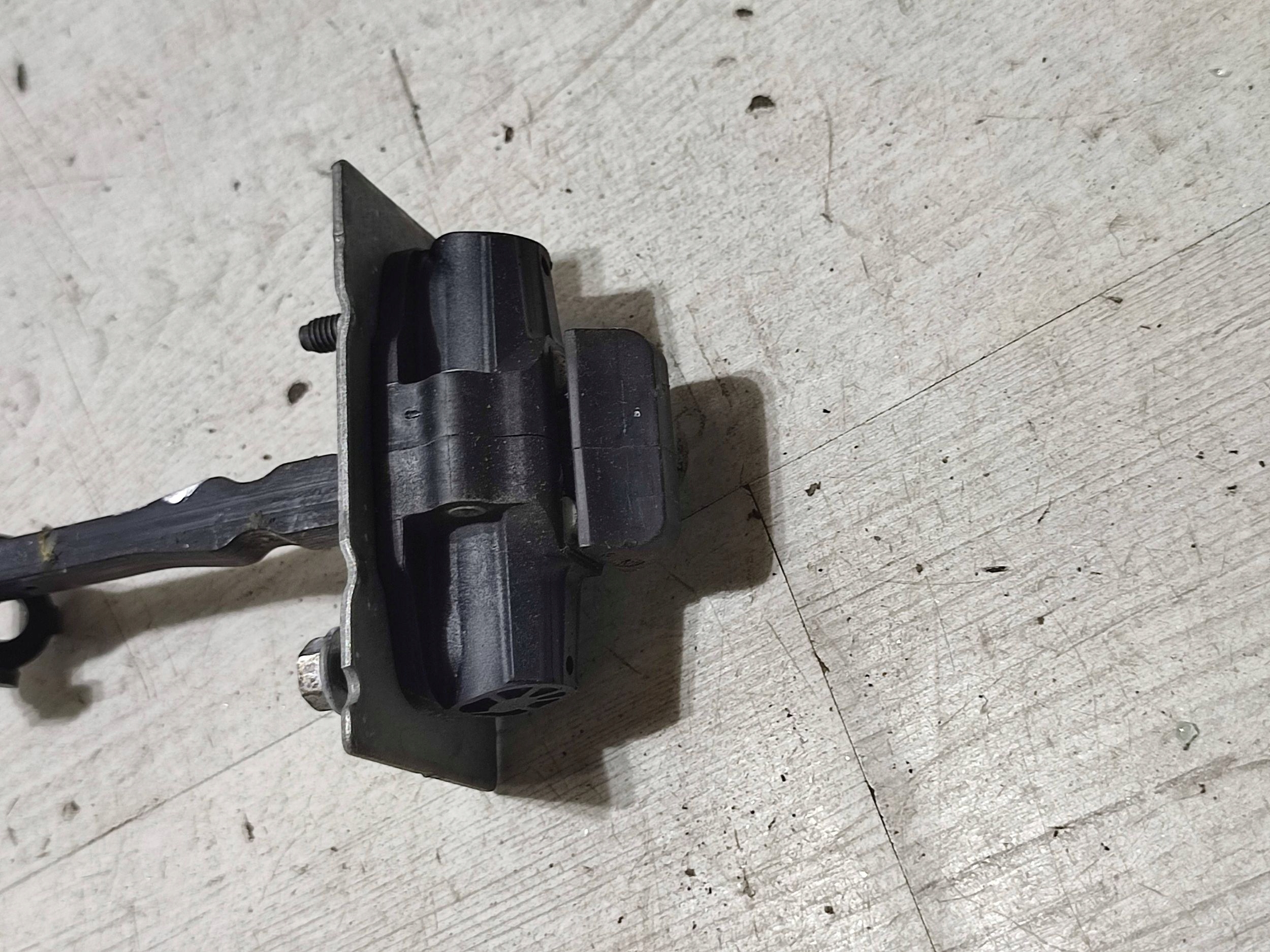 Peugeot 308 2019 front right limiter door przednich