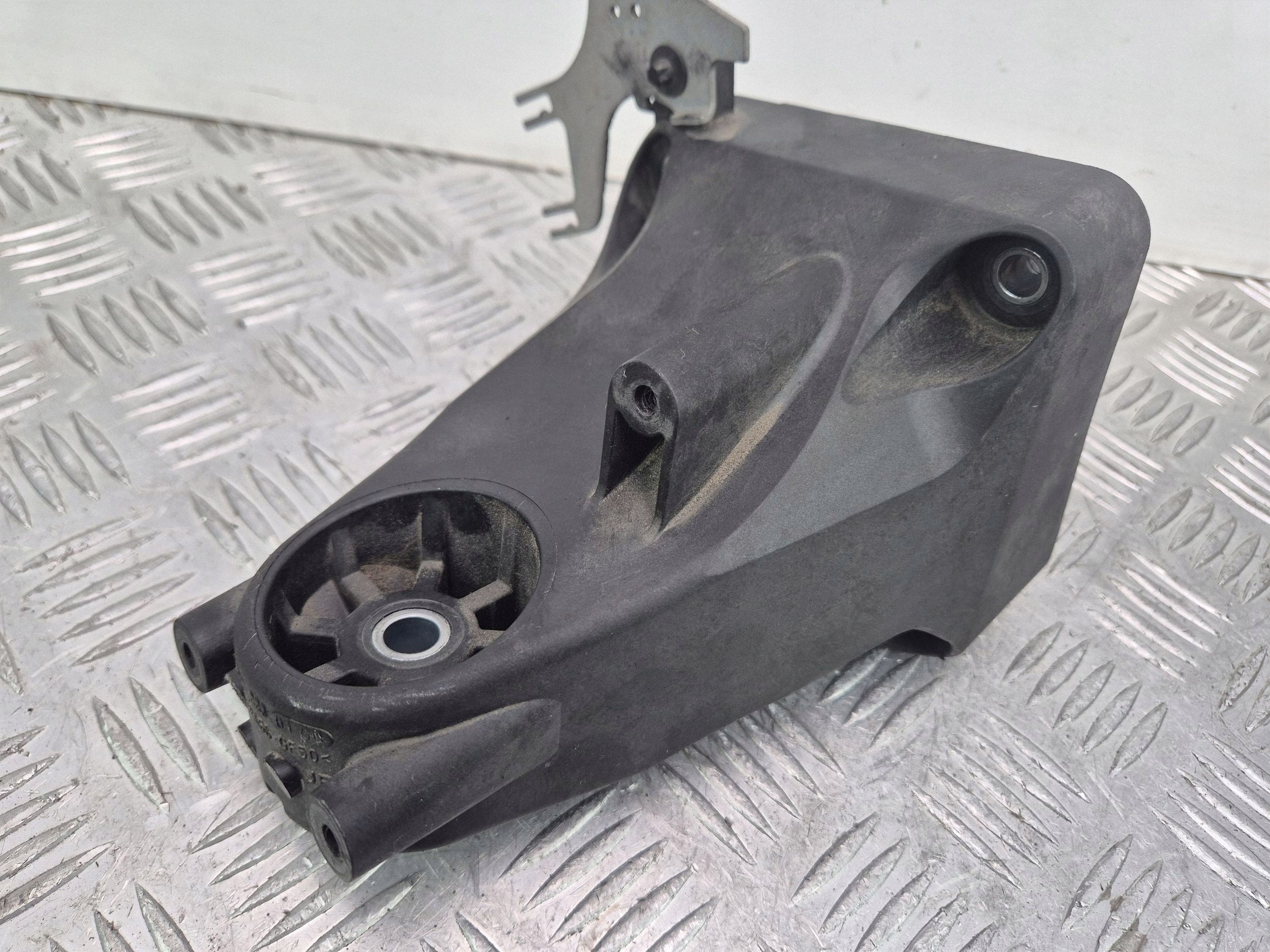 engine mount Mercedes S350 W222 A6422230100 OM642.861