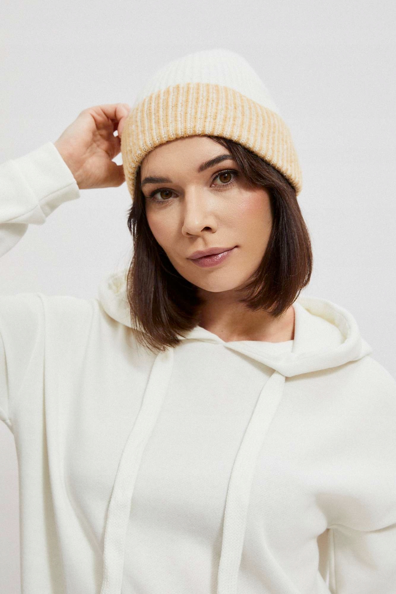 Dwukolorowa czapka od MOODO