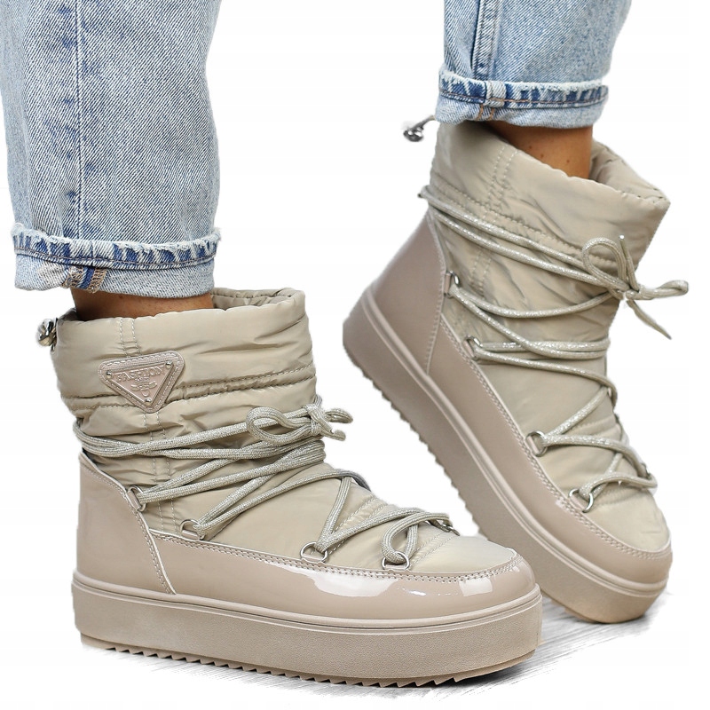 Béžové kotníkové boty, zateplené a lesklé zimní sněhule