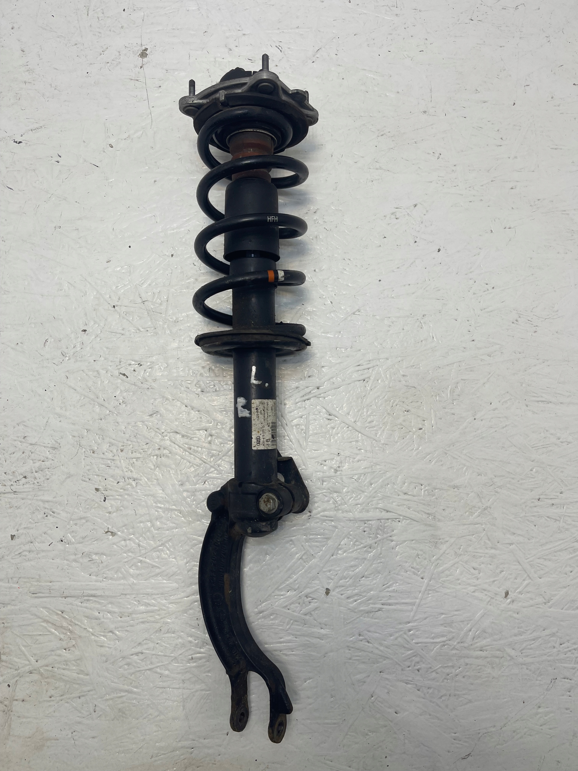 AUDI A6 C7 передній амортизатор 4g0413031q