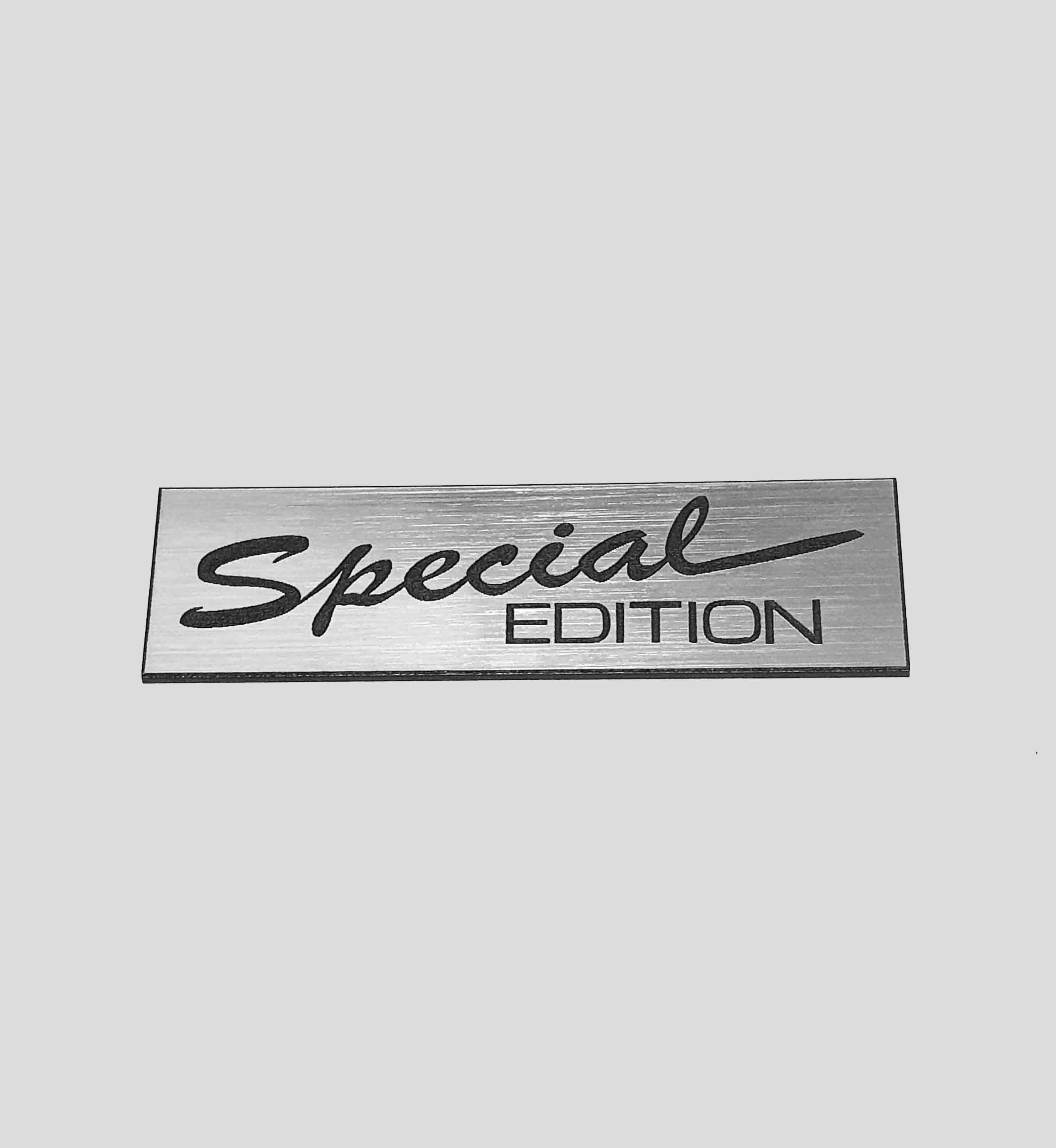 

Special Edition emblemat 70 x 20 mm *srebrna