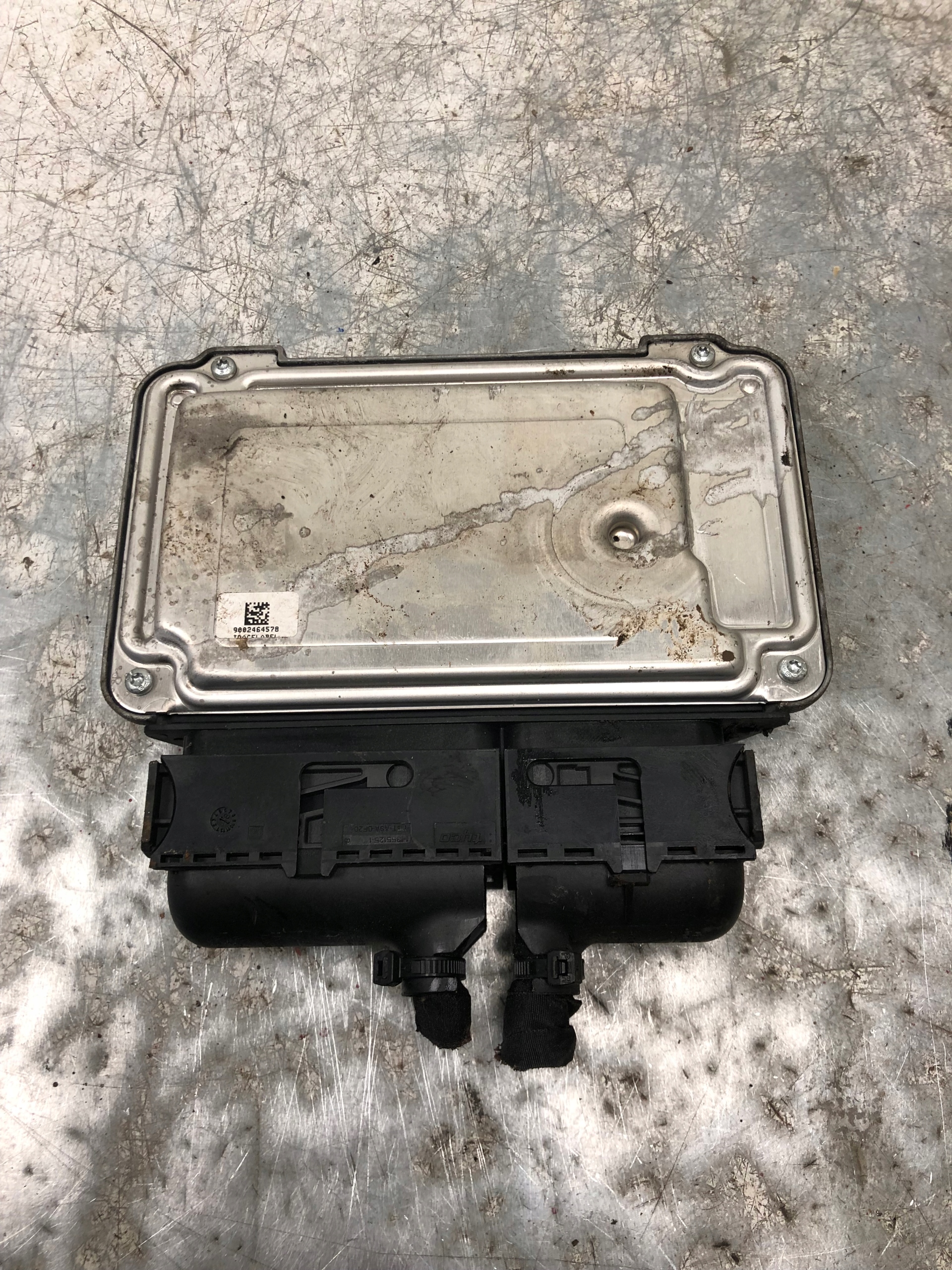 computer of the engine VW GOLF V 03C906022AT