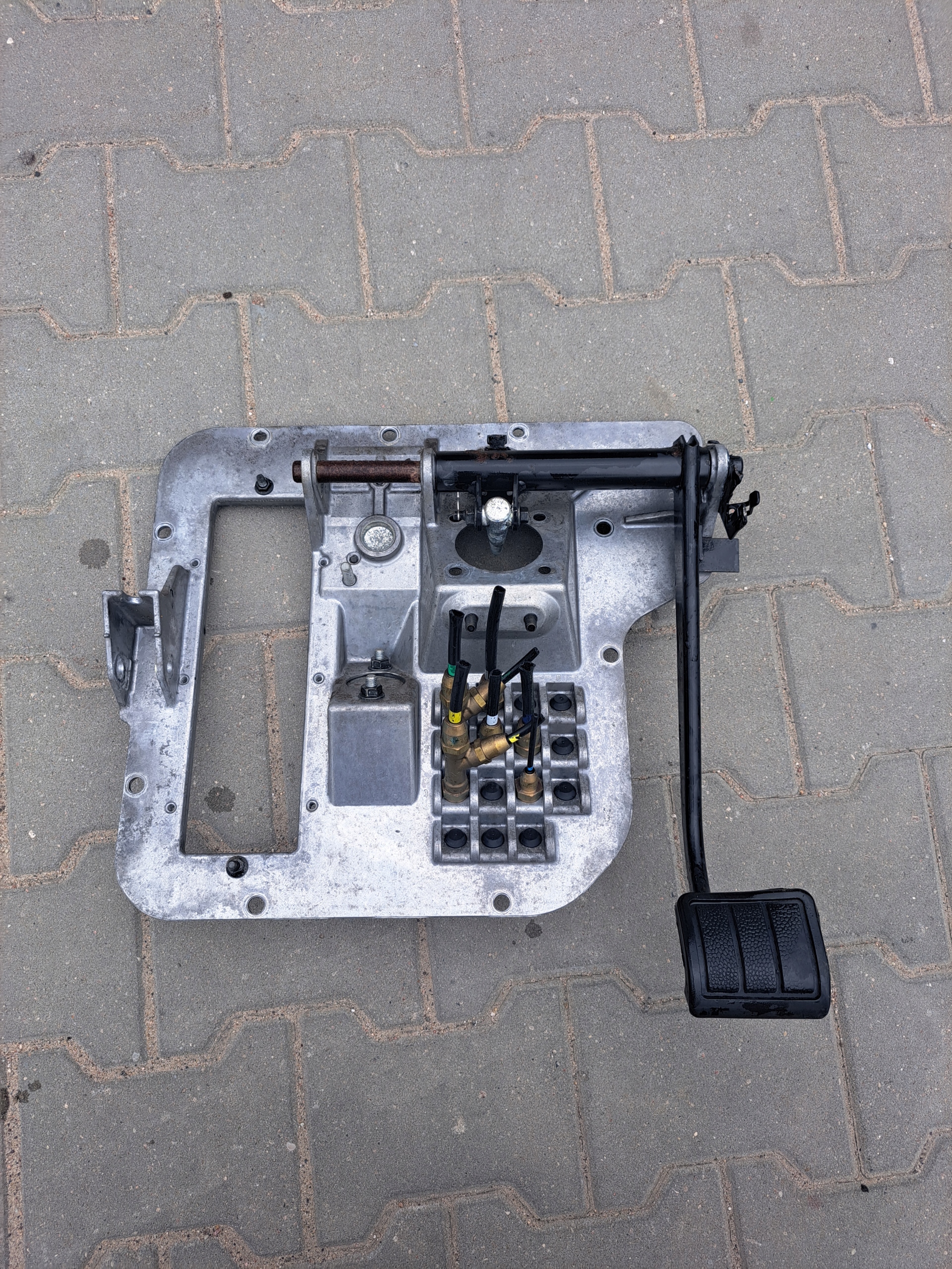 PODSTAWA BLACHA PŁYTA PEDAŁÓW AUTOMAT VOLVO FH FM 9 12 13