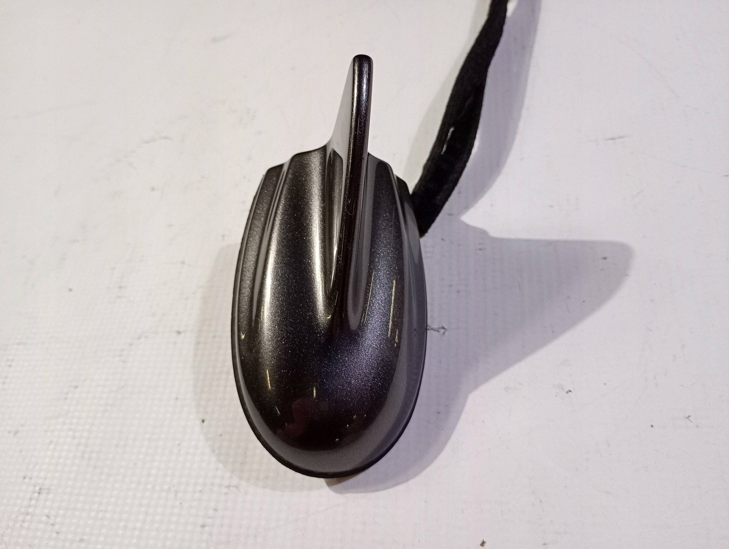 Antena dach GPS rekin pletwa Dodge Challenger 2015