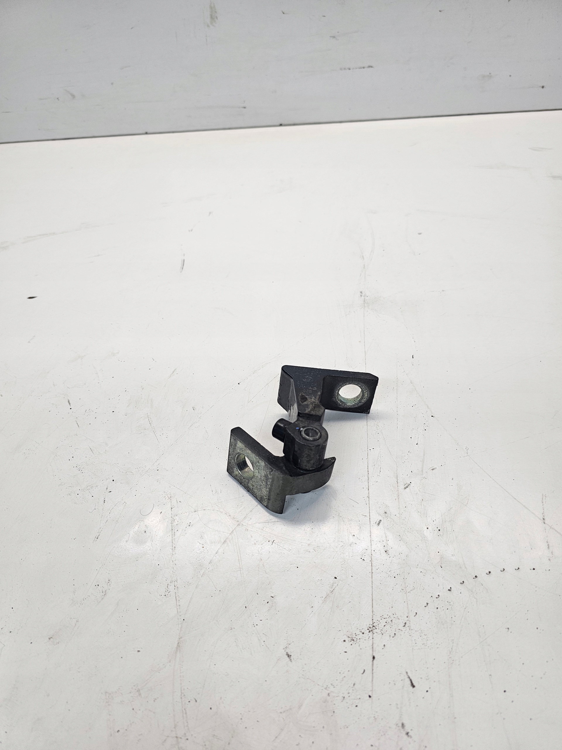 hinge door left AUDI A1 8X Q3 8U A3 8V 8X0831403A