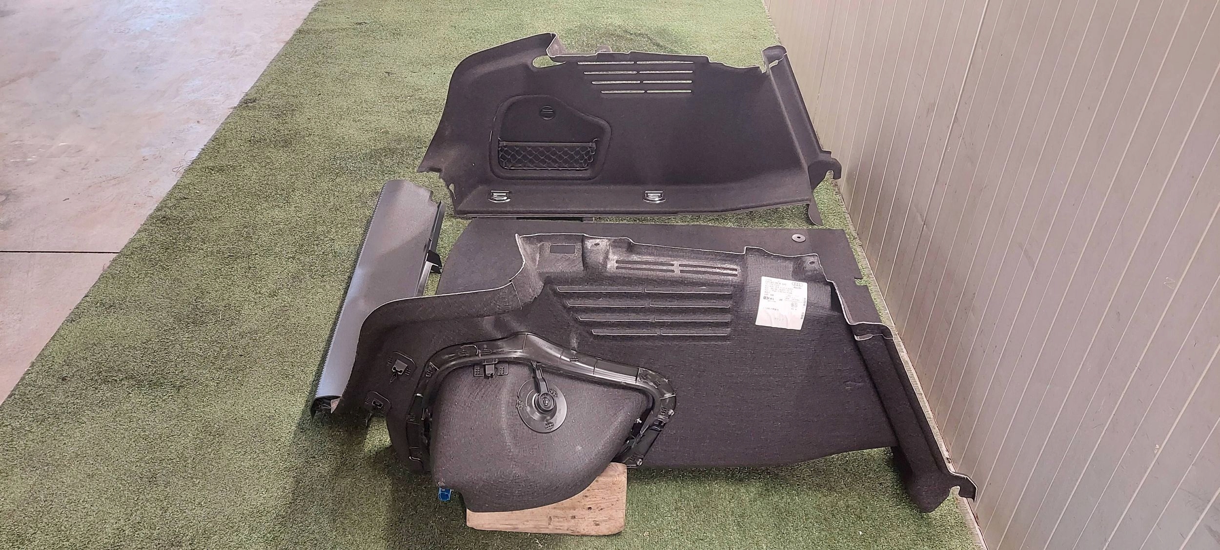 plastics boot + floor AUDI A4 B9 sedan