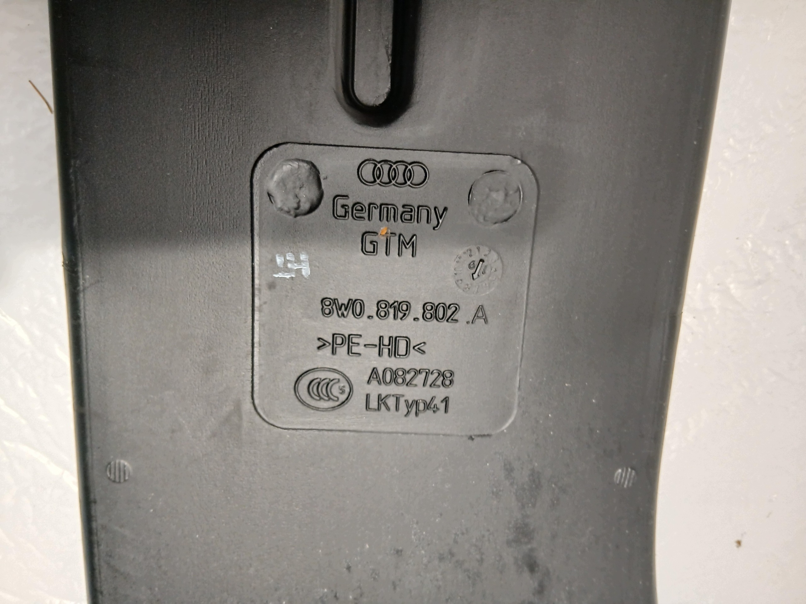 AUDI A4 B9 LIFT TUNEL intake air 8W0819802A