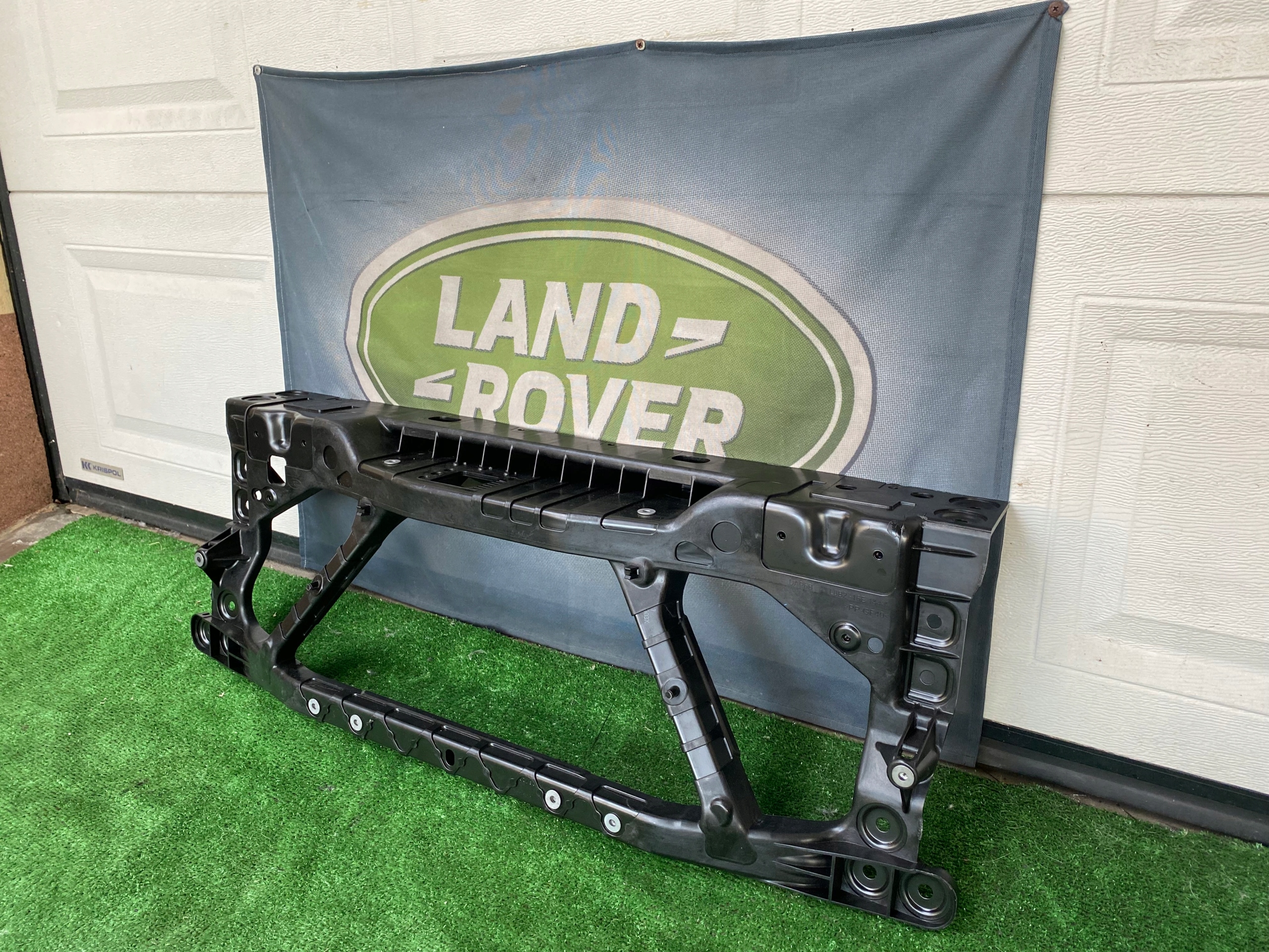 DEFENDER L663 PAS PRZEDNI WZMOCNIENIE CZOŁOWE Producent części Land Rover OE