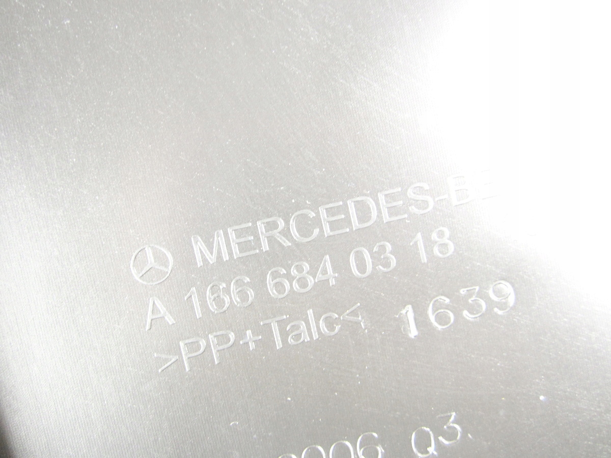 BLENDE ABDECKUNG DES BODENS RECHTS NAD AKUMULATOR MERCEDES ML W166